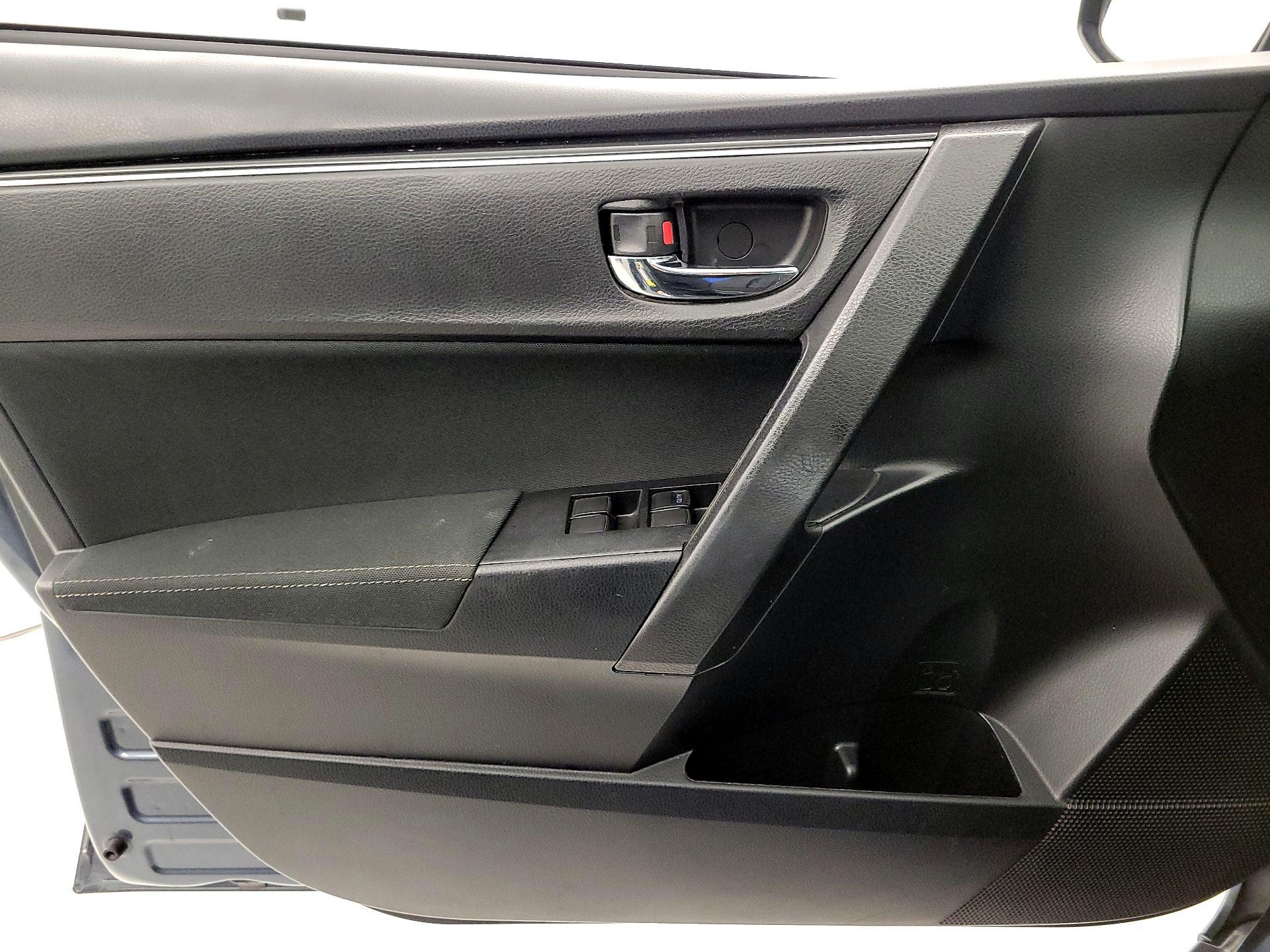 Thumbnail: 2018 Toyota Corolla - 12