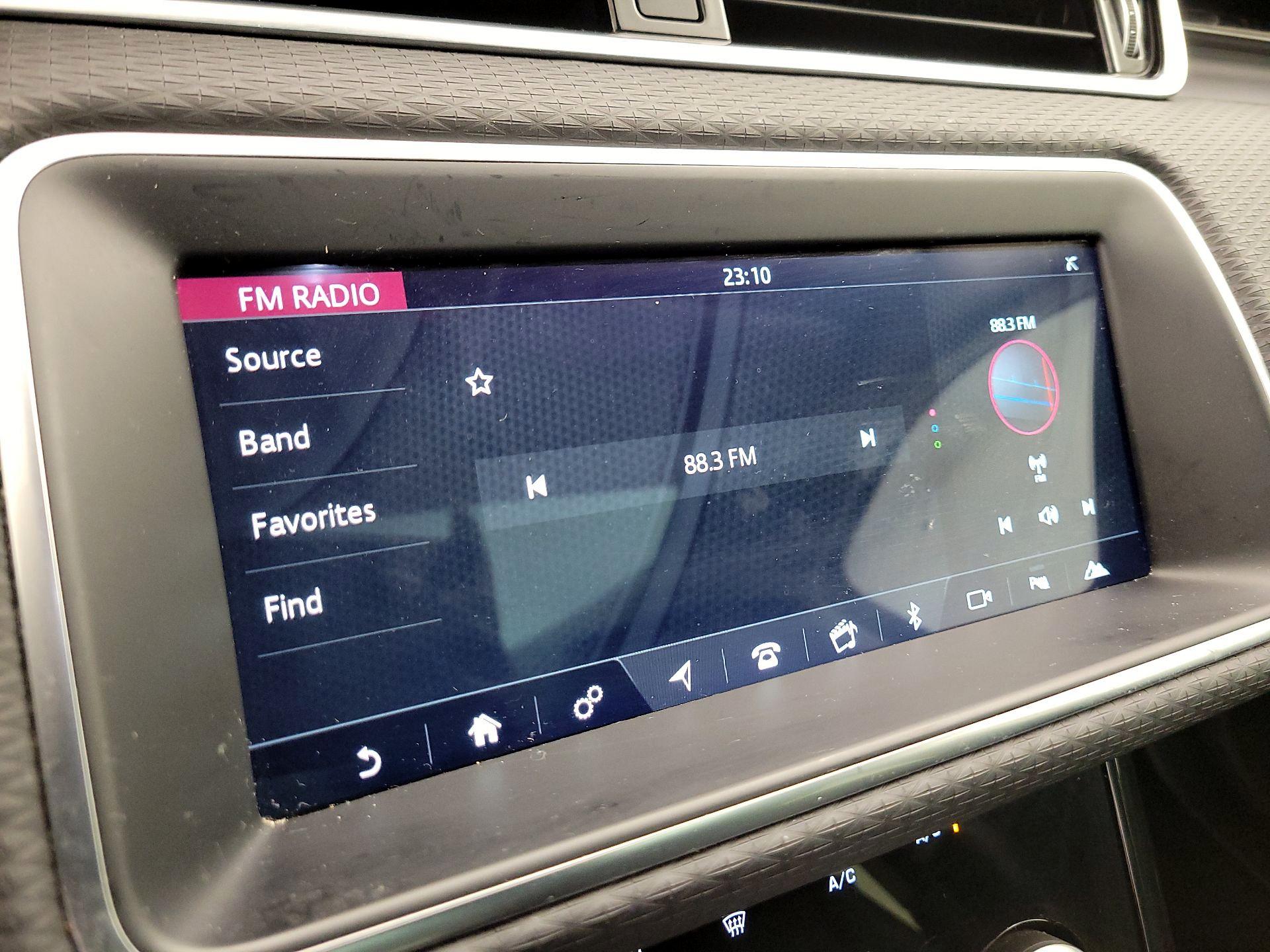 Thumbnail: 2020 Land Rover Range Rover Evoque - 16