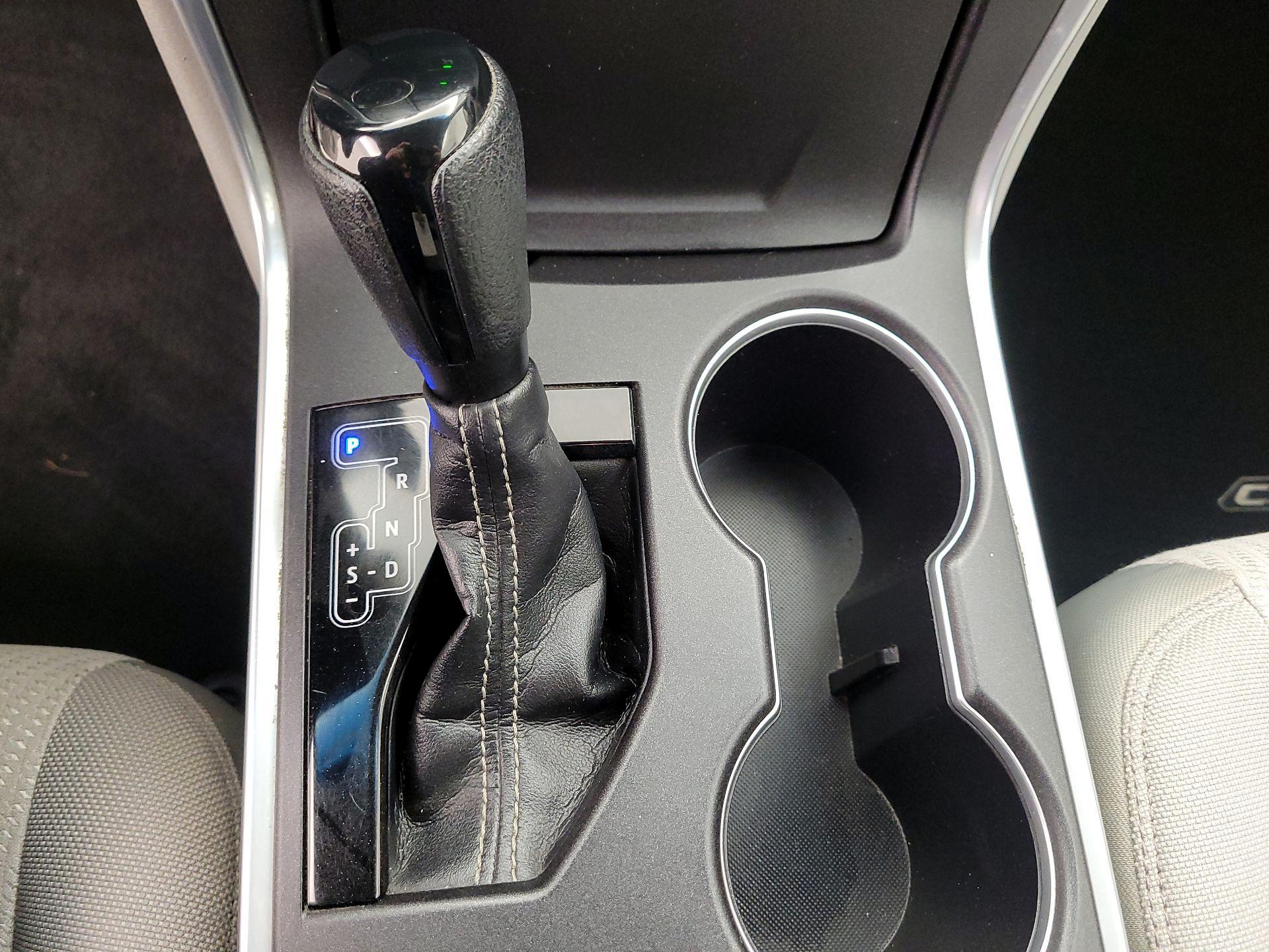 Thumbnail: 2015 Toyota Camry - 16