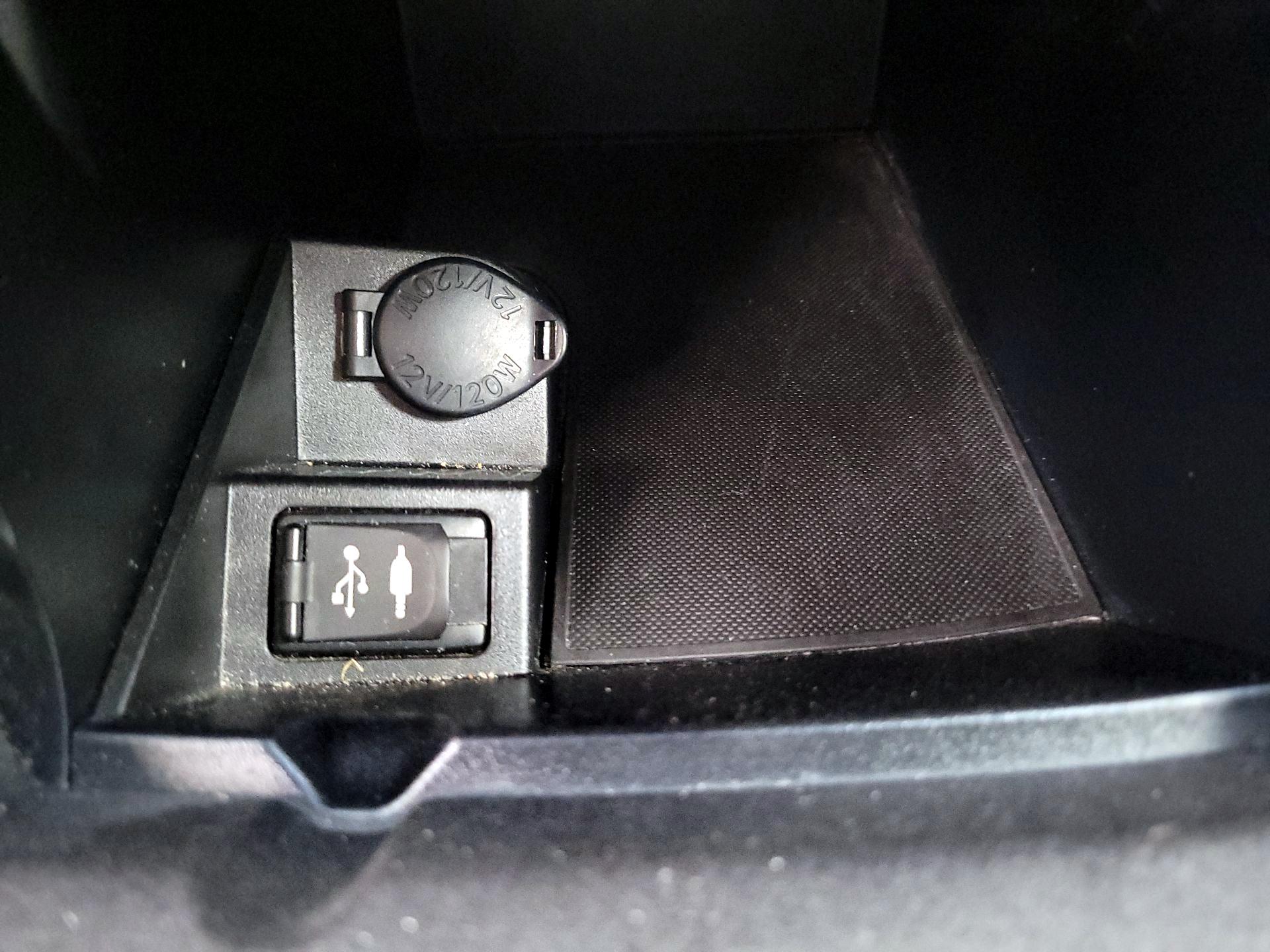 Thumbnail: 2015 Toyota Camry - 17