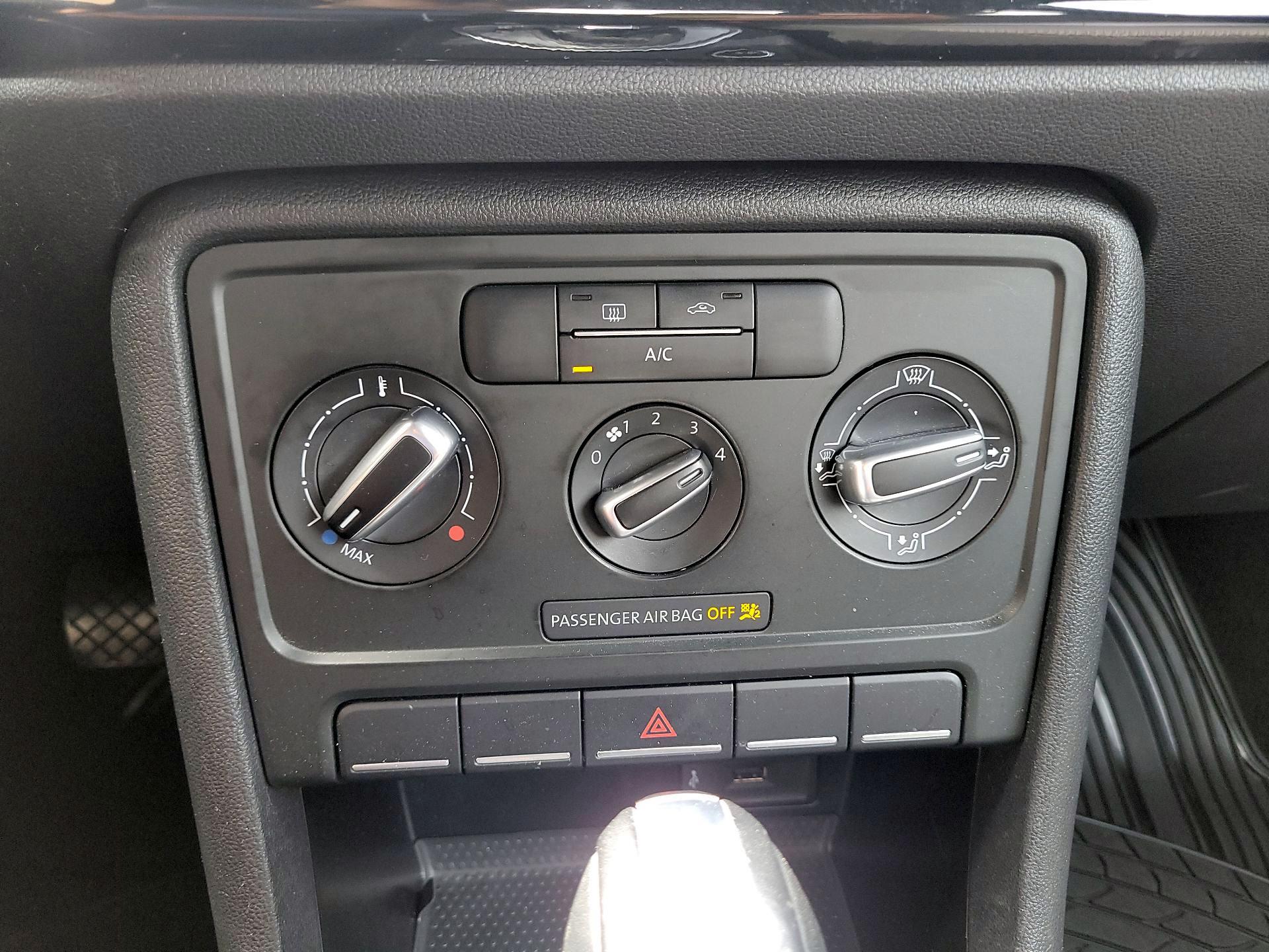 Thumbnail: 2018 Volkswagen Beetle - 16