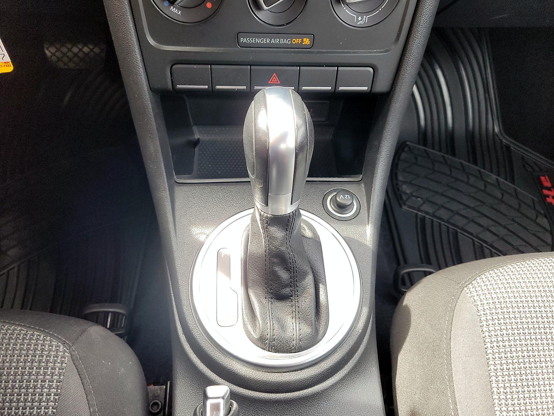 Thumbnail: 2018 Volkswagen Beetle - 17