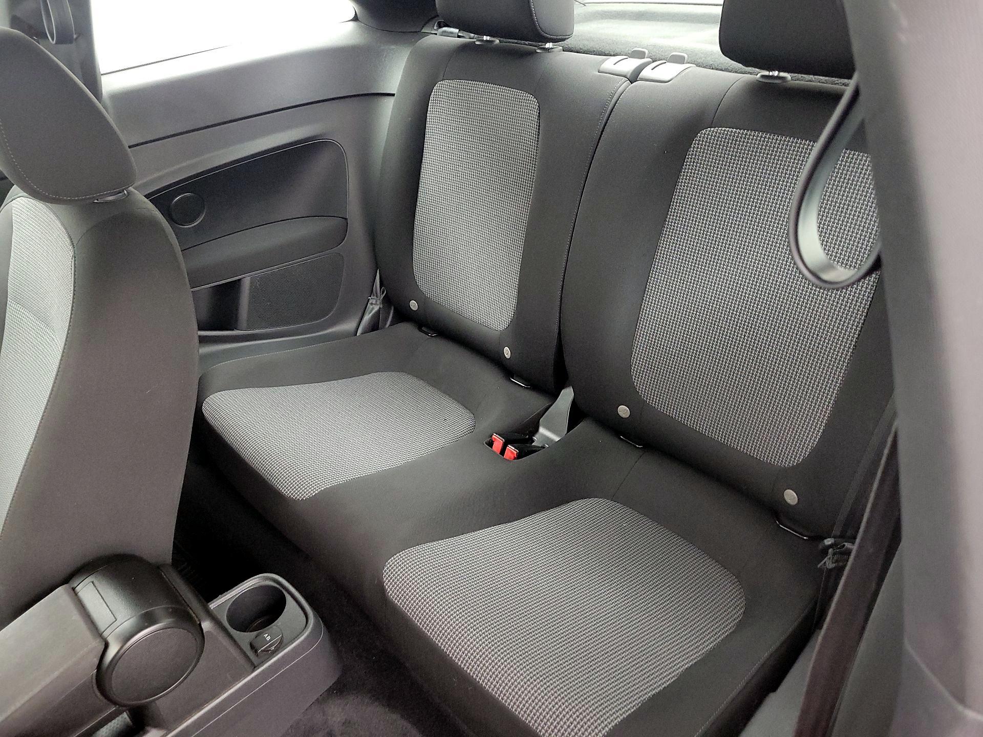 Thumbnail: 2018 Volkswagen Beetle - 19