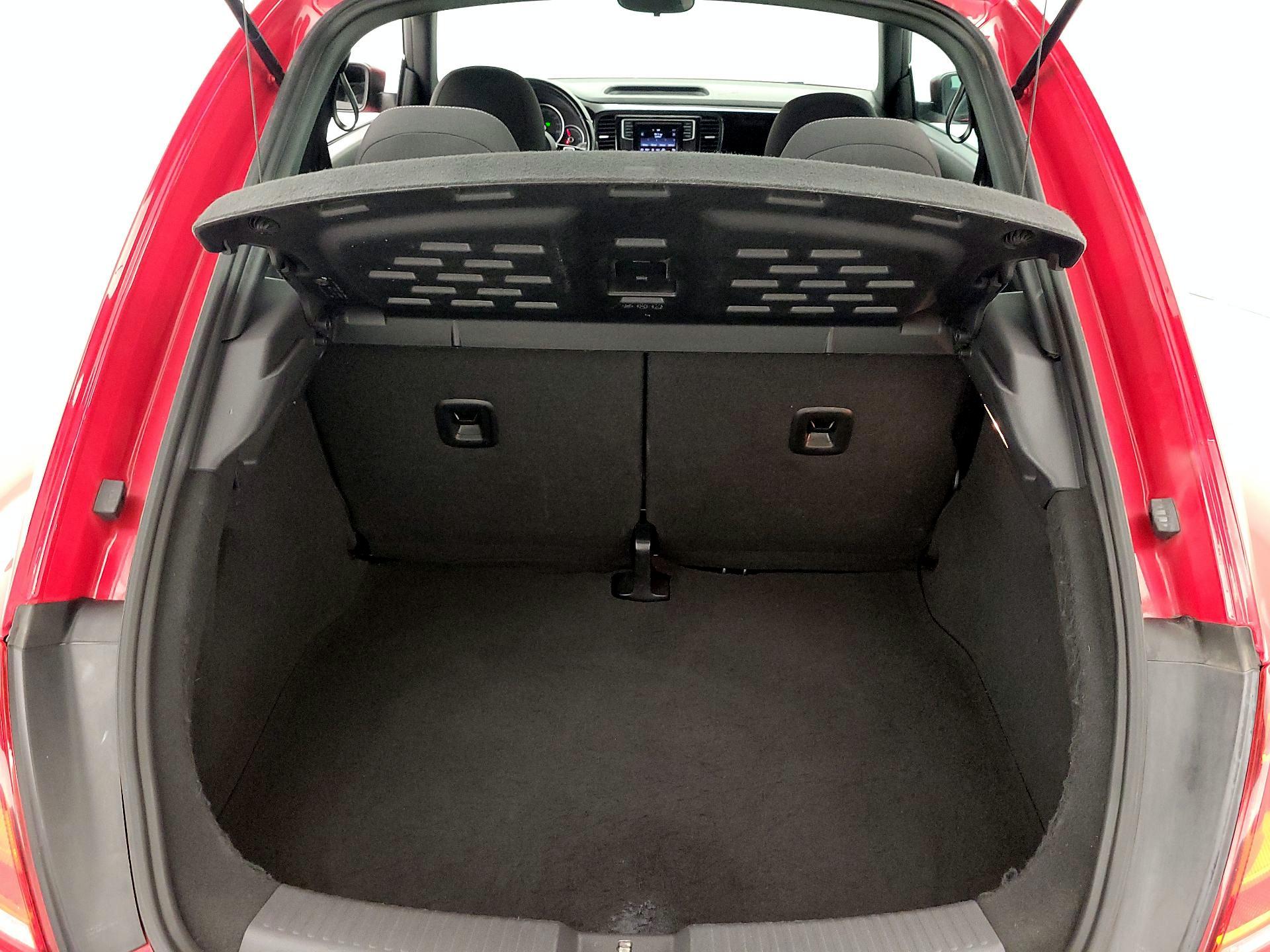 Thumbnail: 2018 Volkswagen Beetle - 20