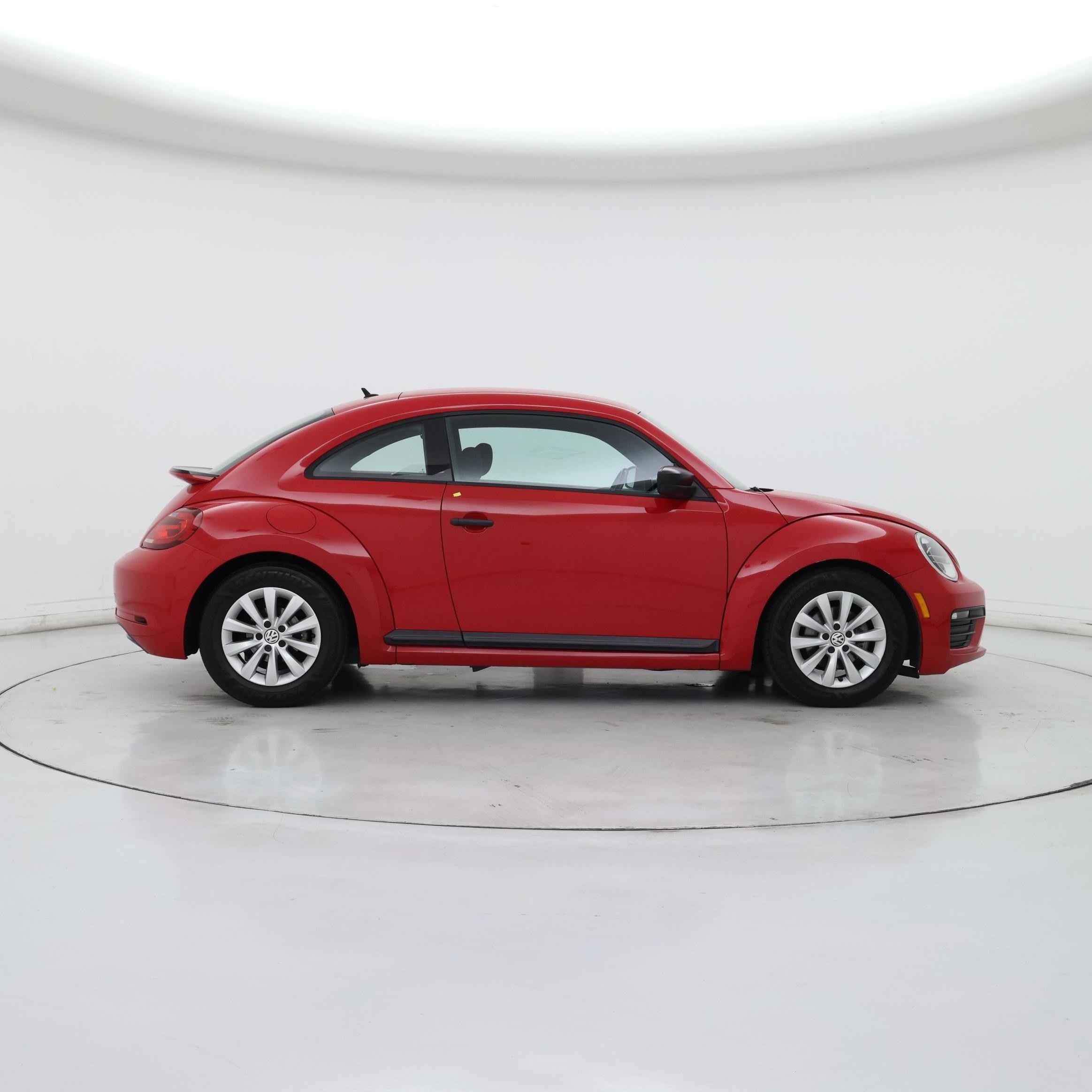 Thumbnail: 2018 Volkswagen Beetle - 7