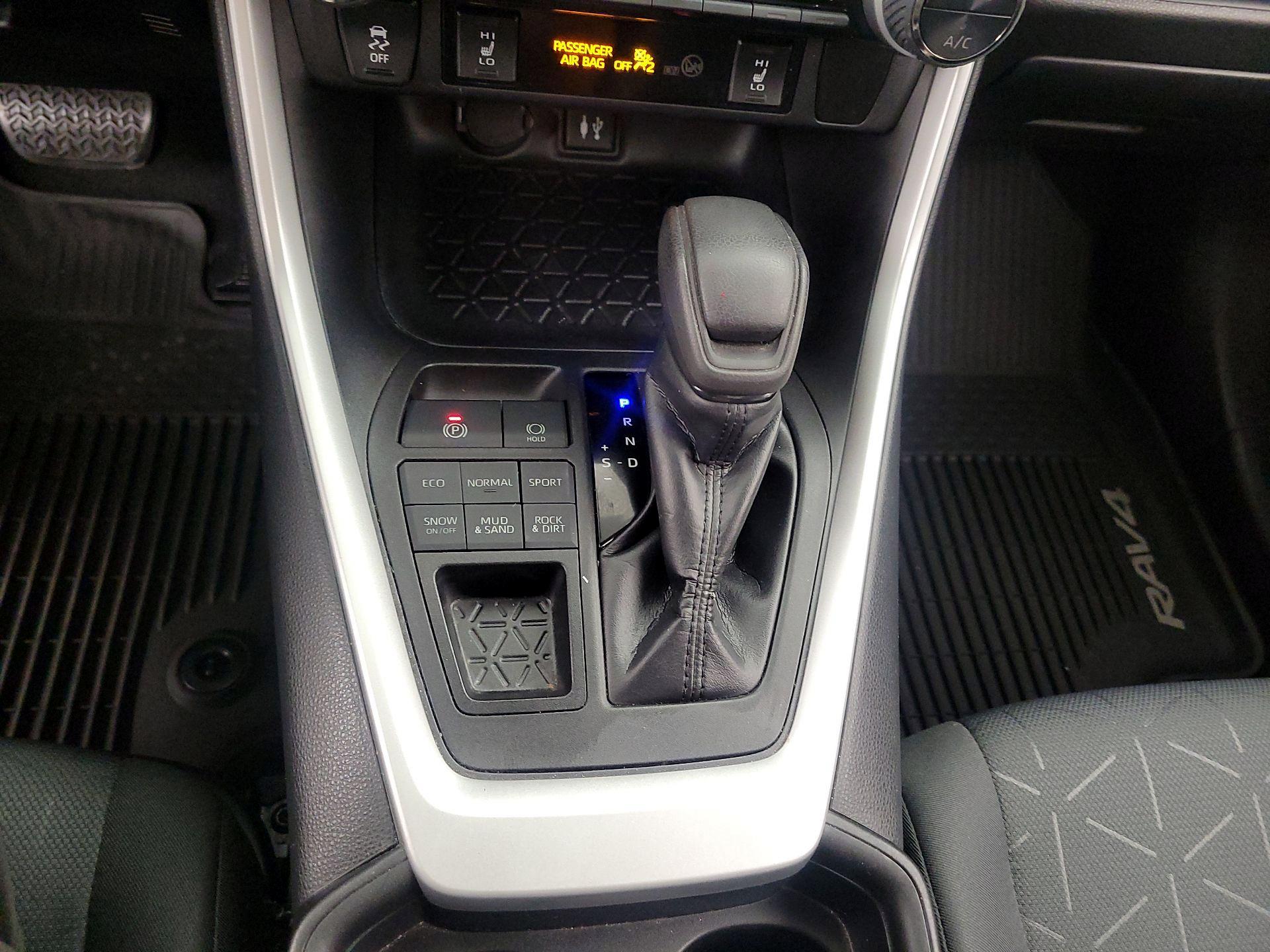 Thumbnail: 2019 Toyota RAV4 - 17