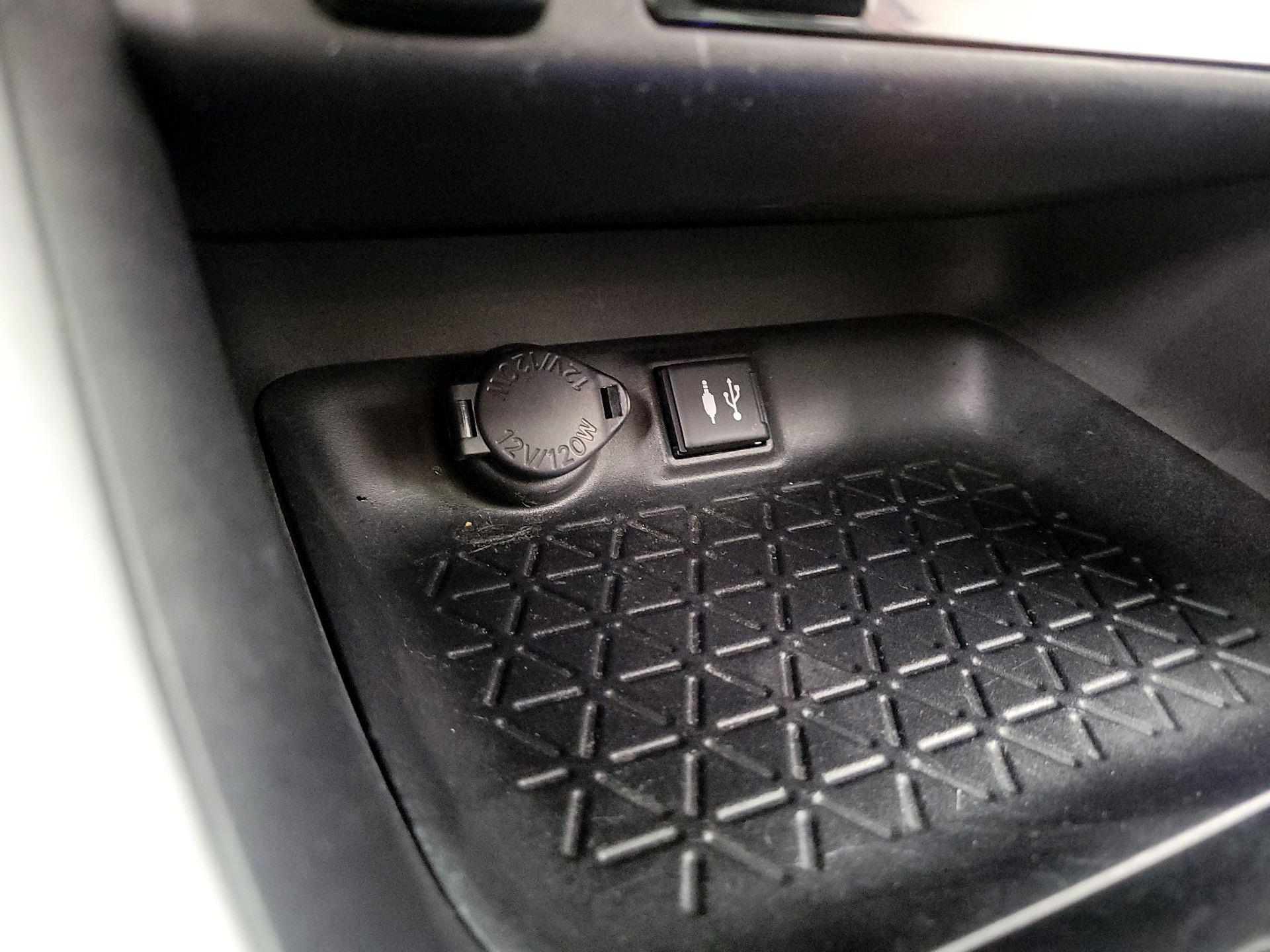 Thumbnail: 2019 Toyota RAV4 - 18