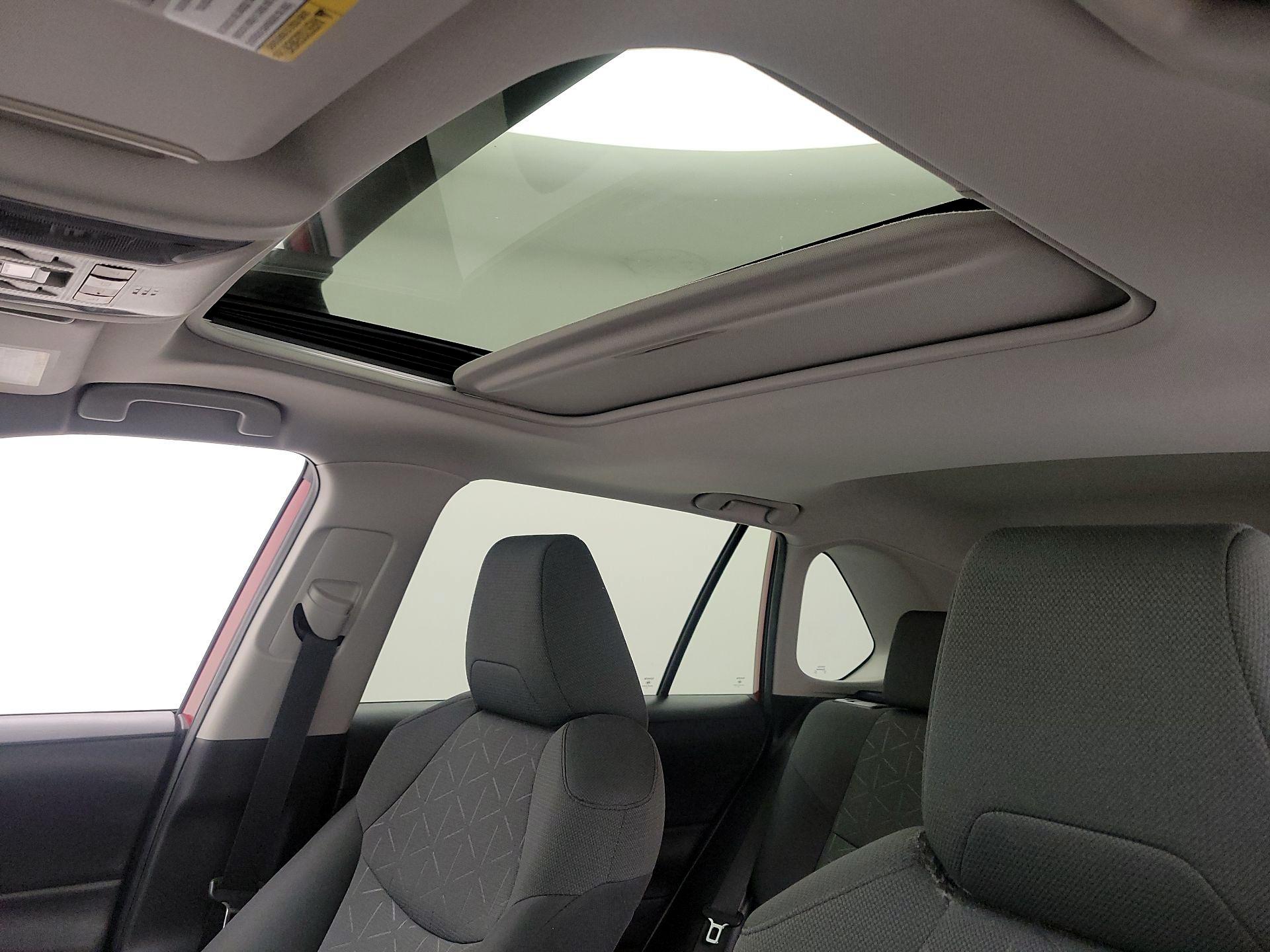 Thumbnail: 2019 Toyota RAV4 - 19