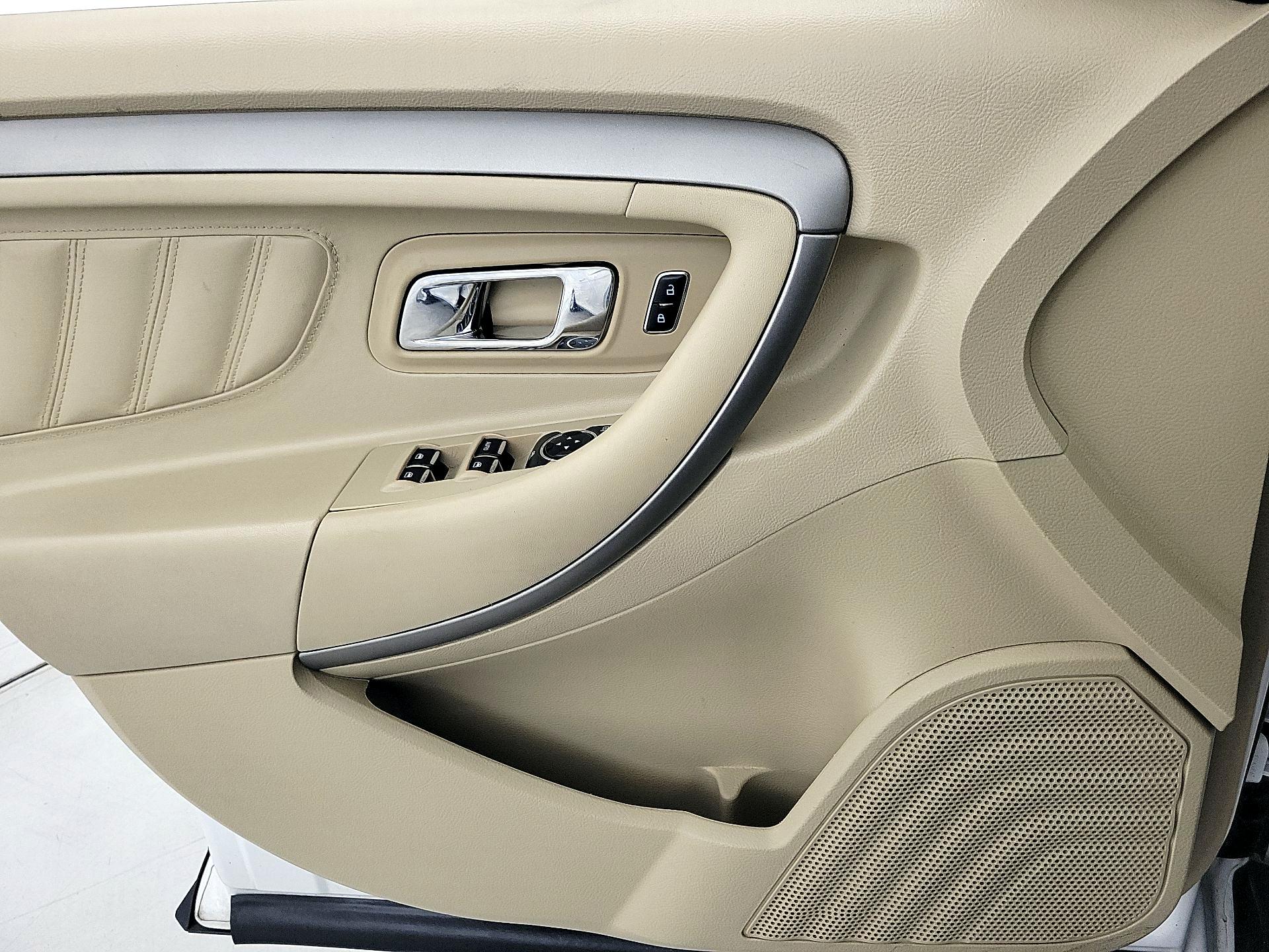 Thumbnail: 2016 Ford Taurus - 12