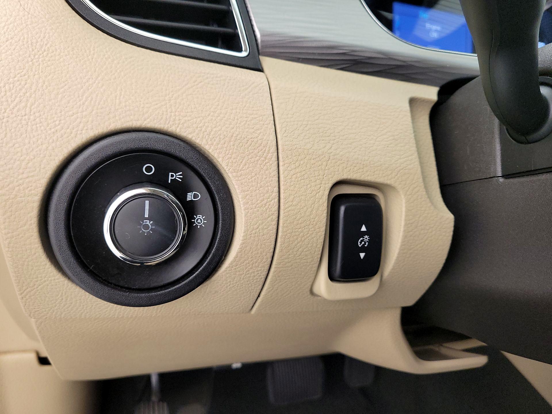 Thumbnail: 2016 Ford Taurus - 13