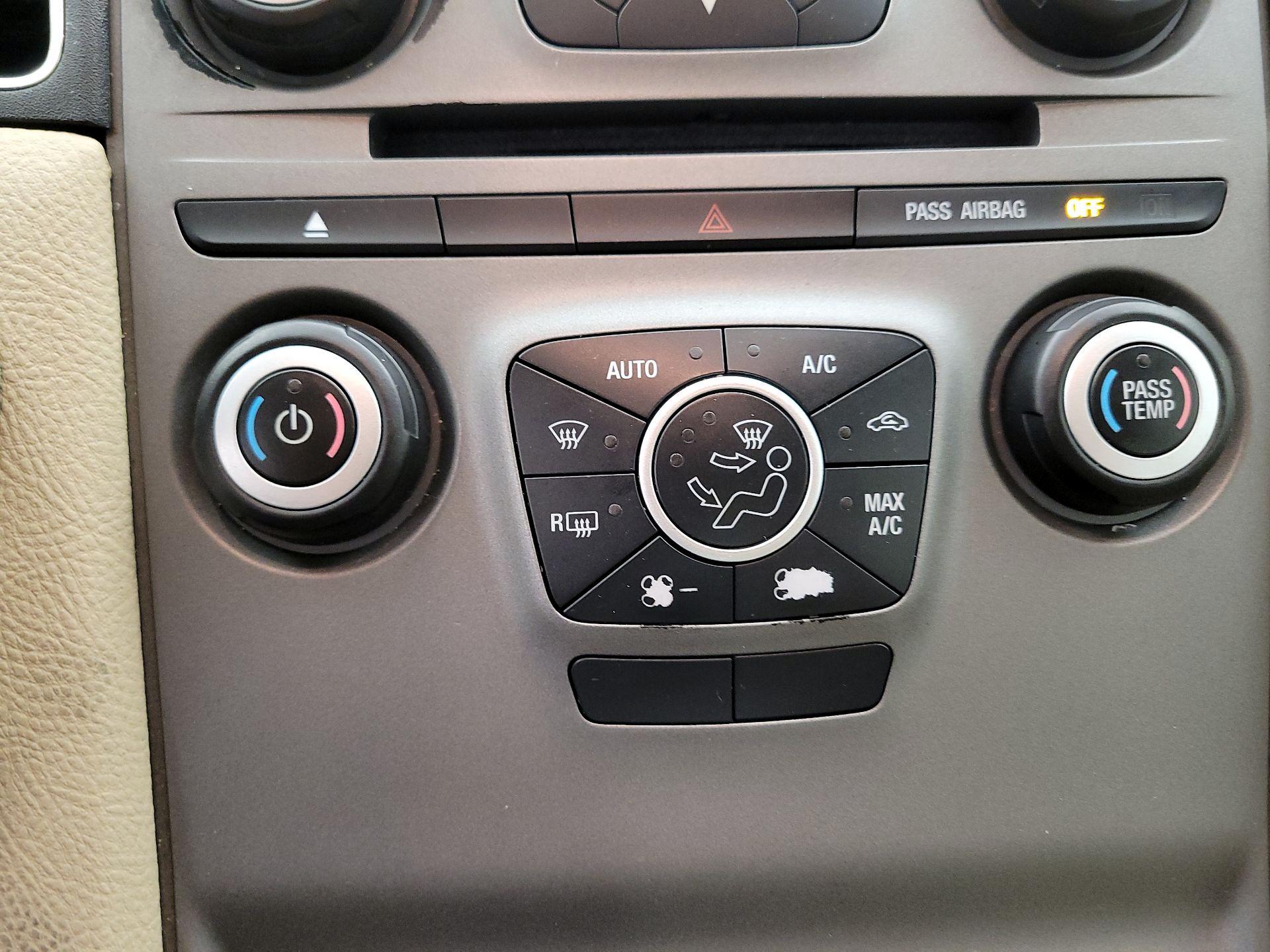 Thumbnail: 2016 Ford Taurus - 16