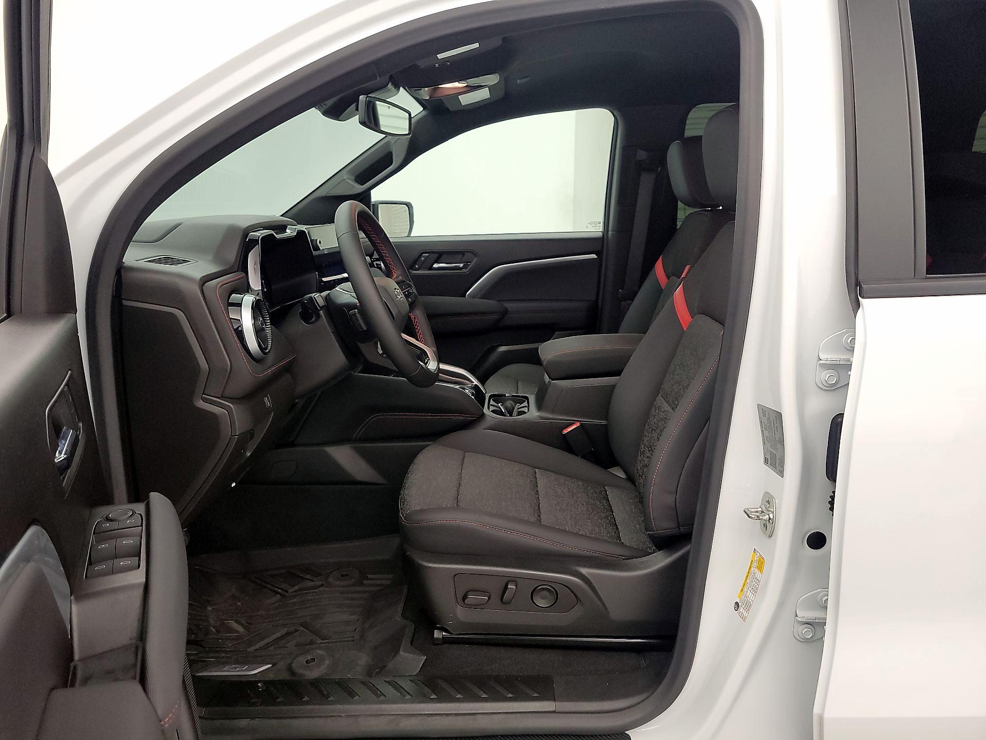 Thumbnail: 2024 Chevrolet Colorado - 11