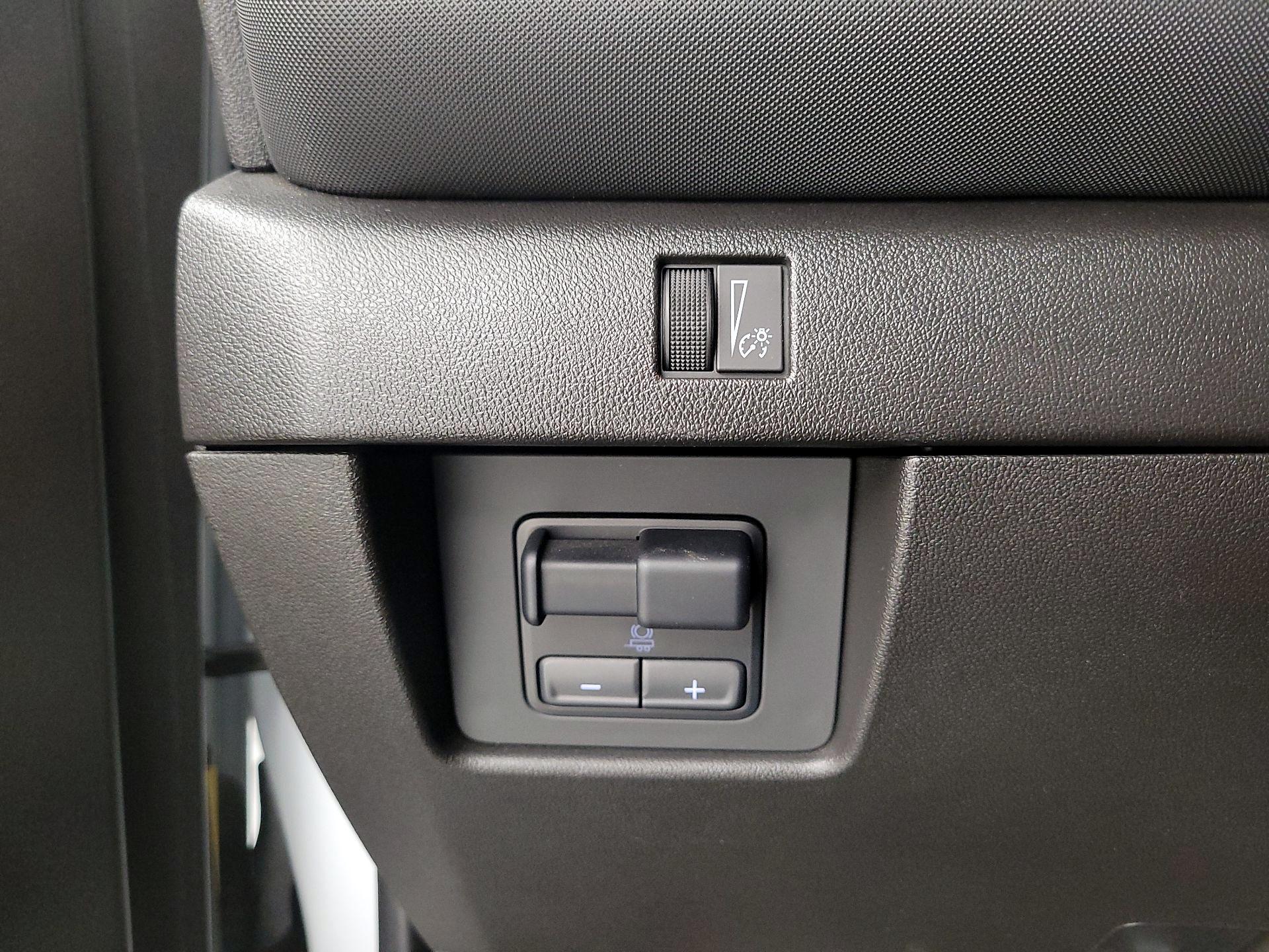 Thumbnail: 2024 Chevrolet Colorado - 13