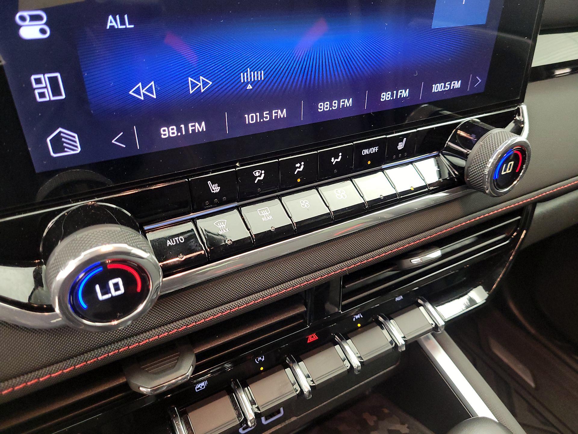 Thumbnail: 2024 Chevrolet Colorado - 16