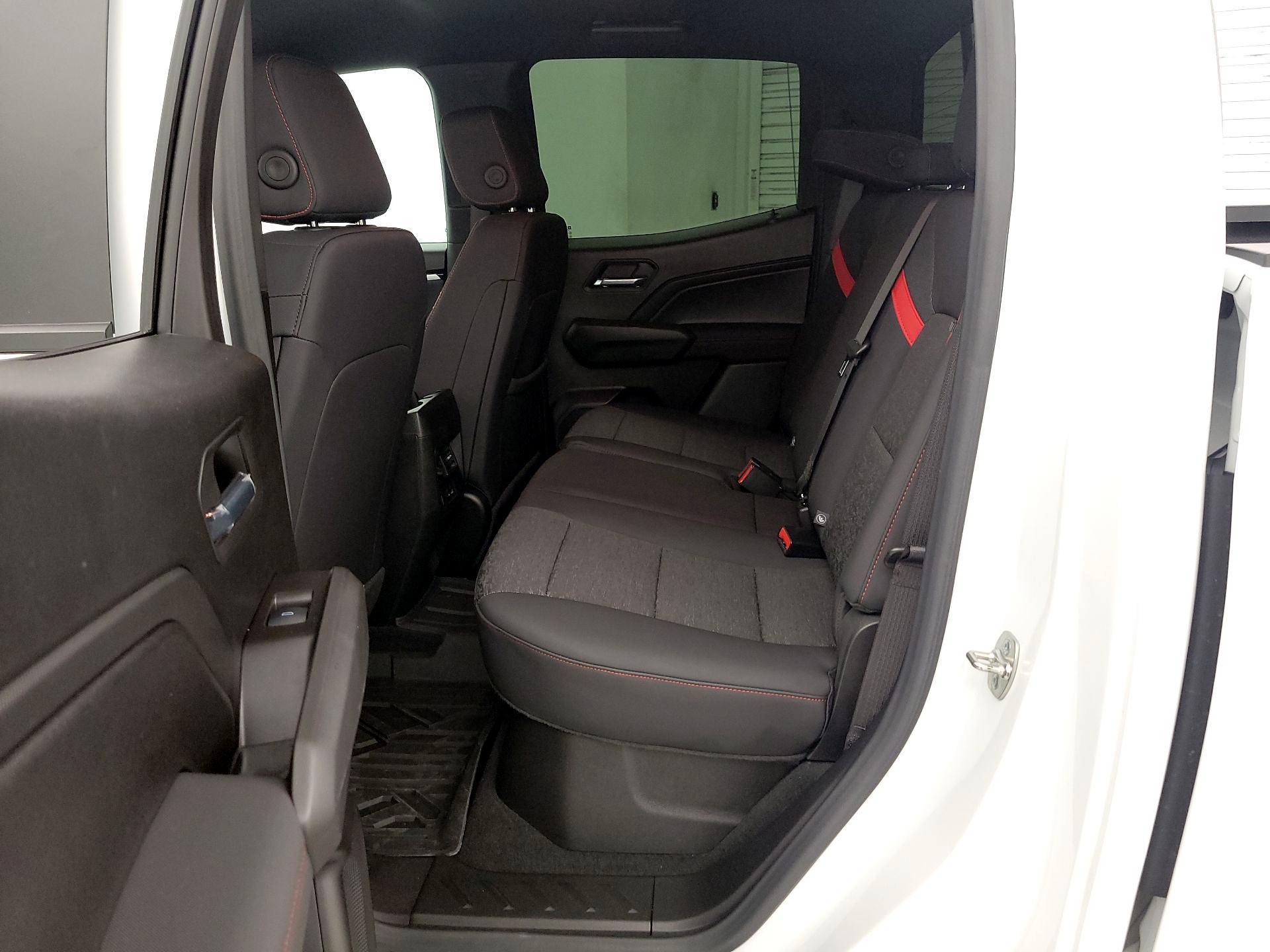 Thumbnail: 2024 Chevrolet Colorado - 18