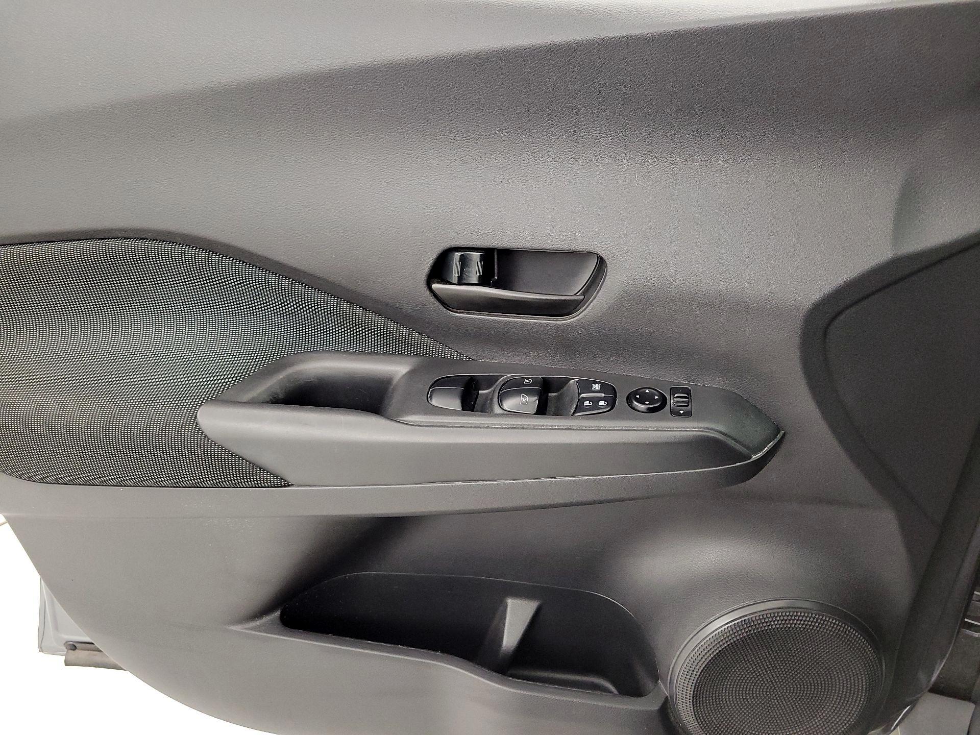 Thumbnail: 2019 Nissan Kicks - 12