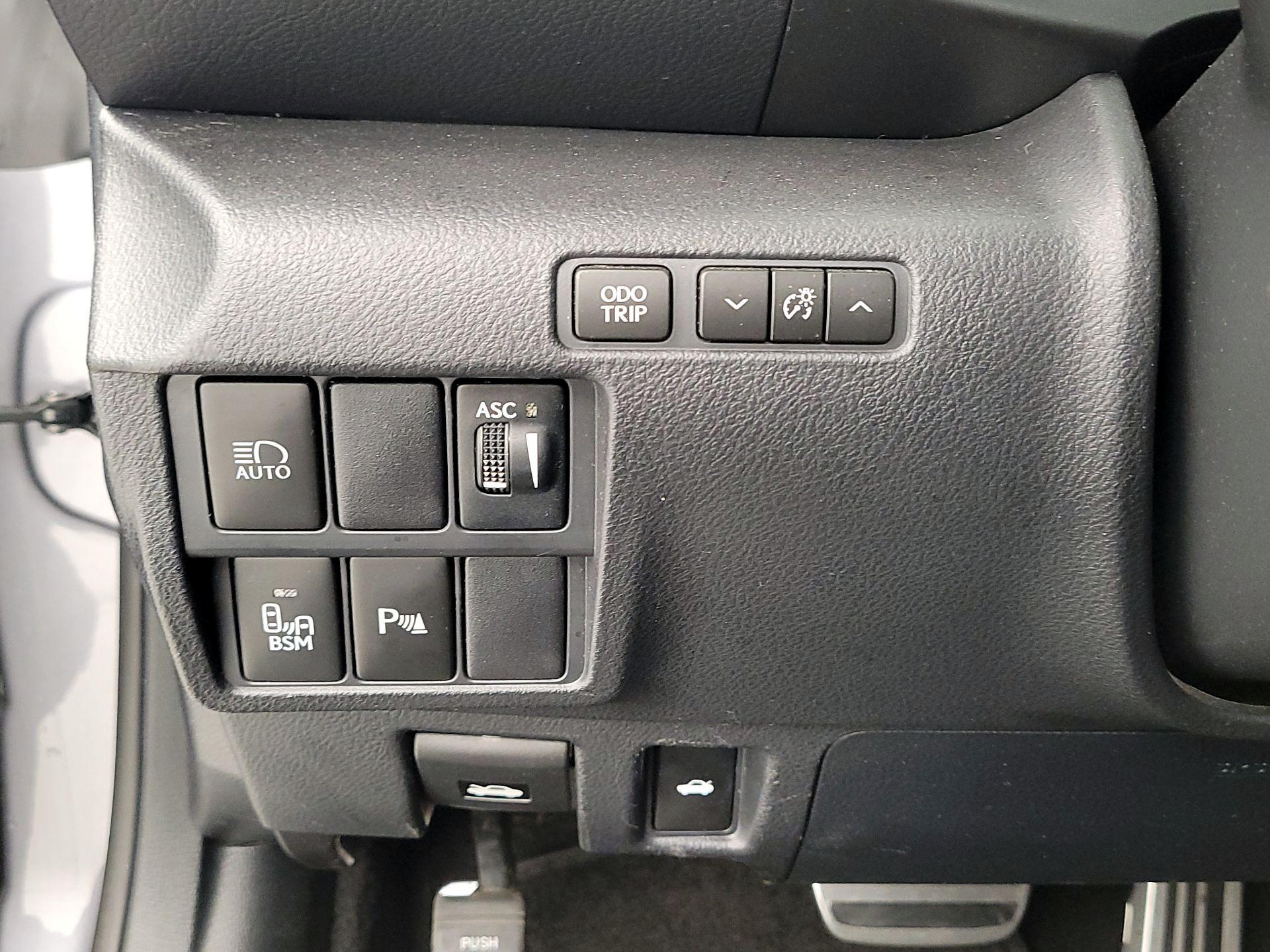 Thumbnail: 2020 Lexus RC - 13