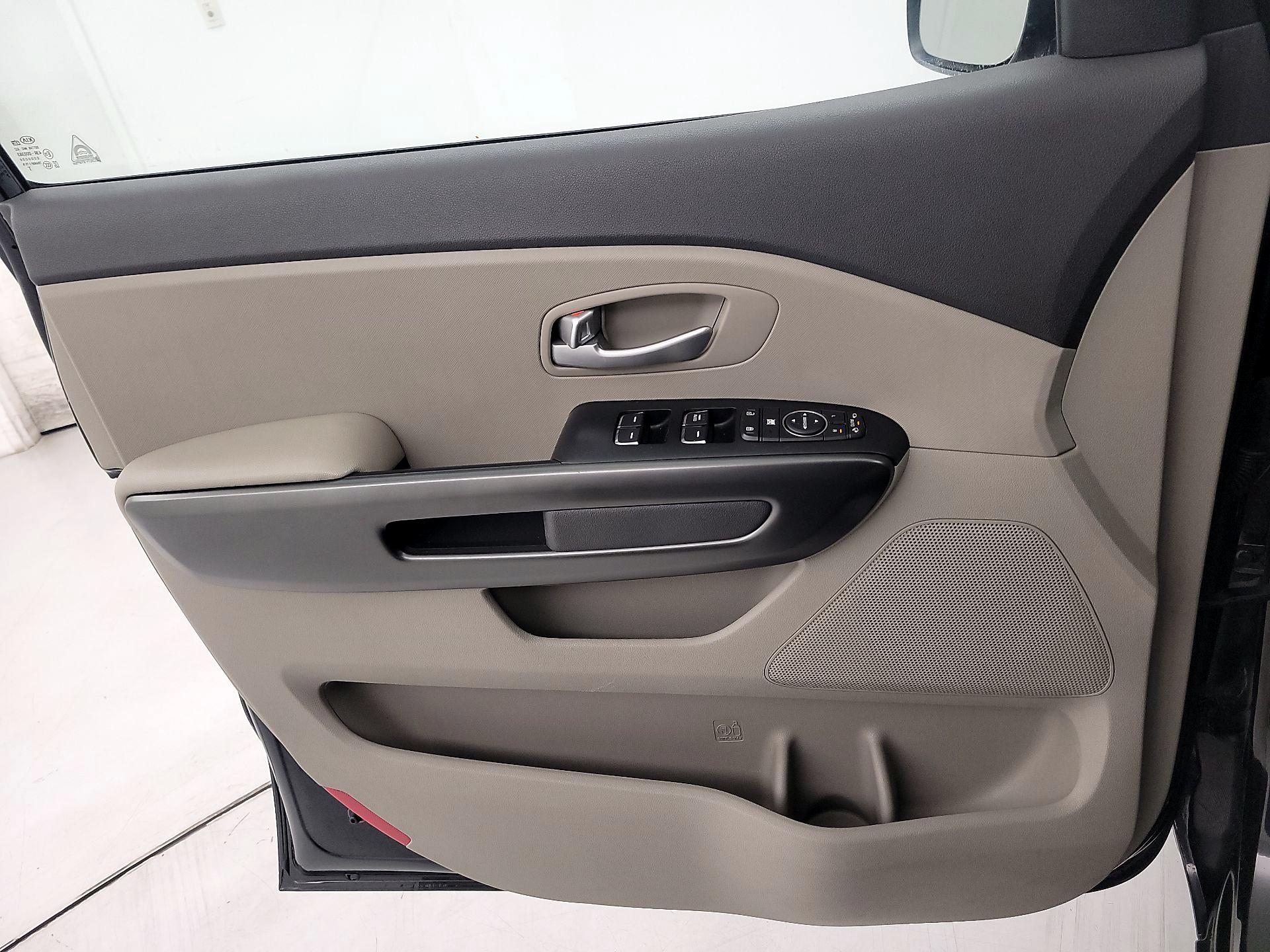 Thumbnail: 2016 Kia Sedona - 12