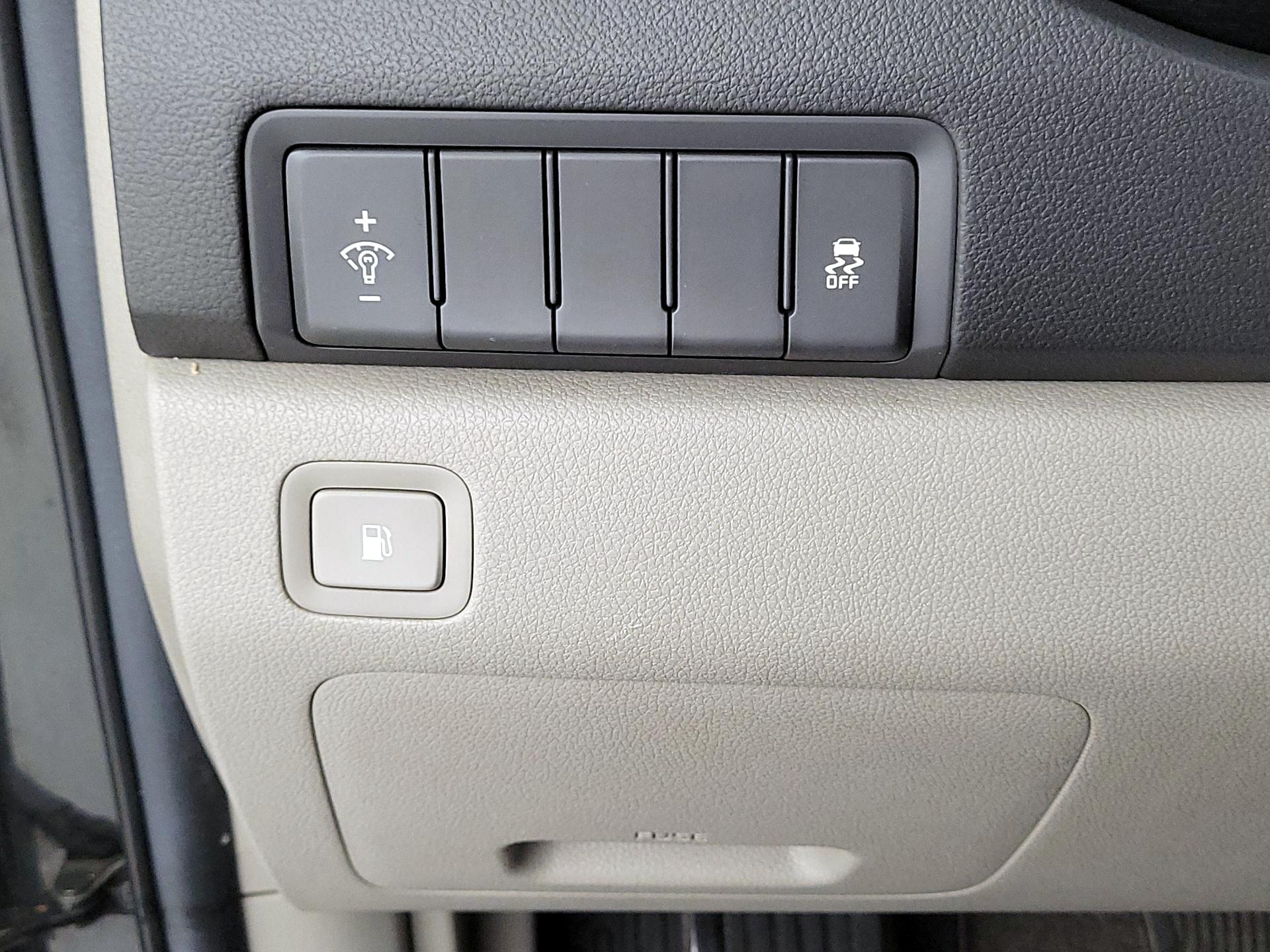 Thumbnail: 2016 Kia Sedona - 13