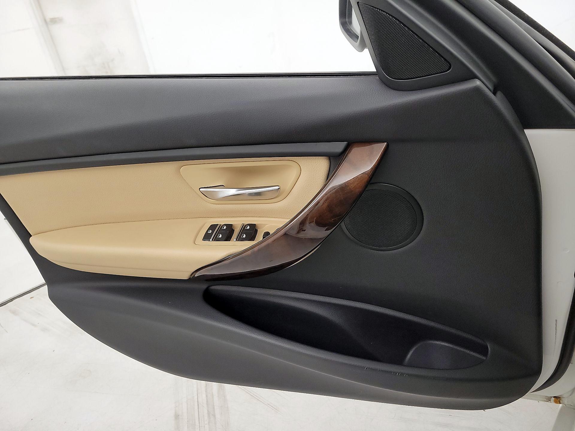 Thumbnail: 2017 BMW 3 Series - 12