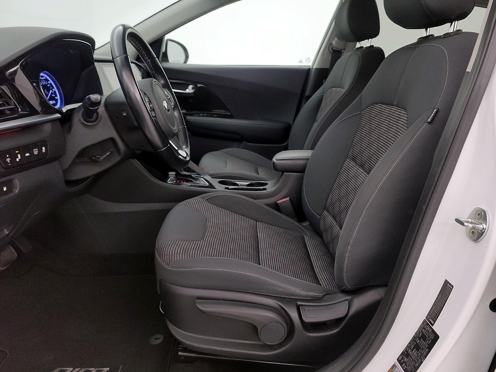 Thumbnail: 2020 Kia Niro - 11