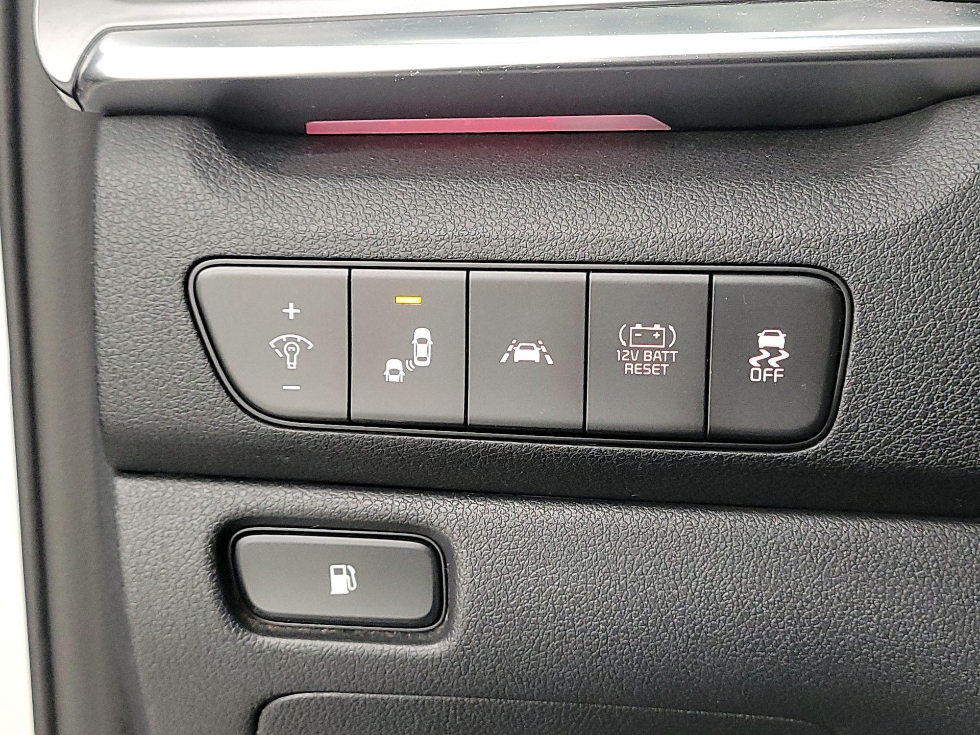 Thumbnail: 2020 Kia Niro - 13