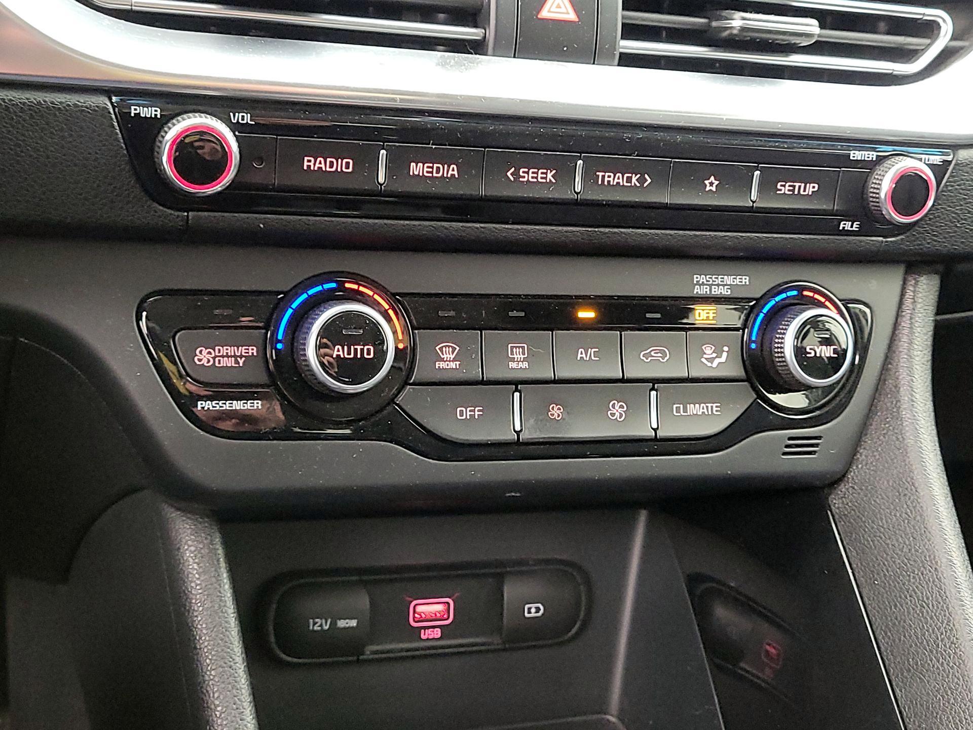 Thumbnail: 2020 Kia Niro - 16