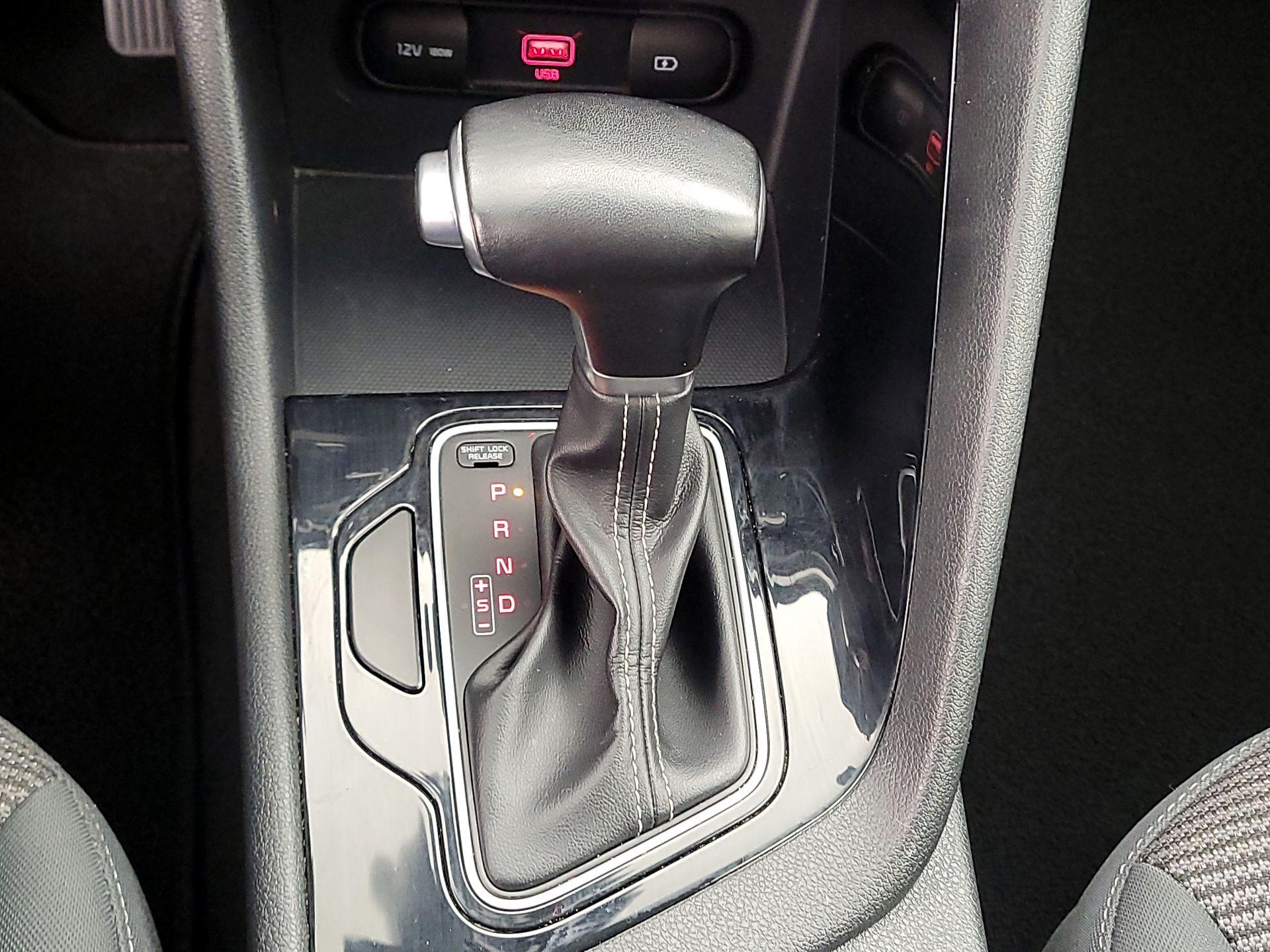 Thumbnail: 2020 Kia Niro - 17