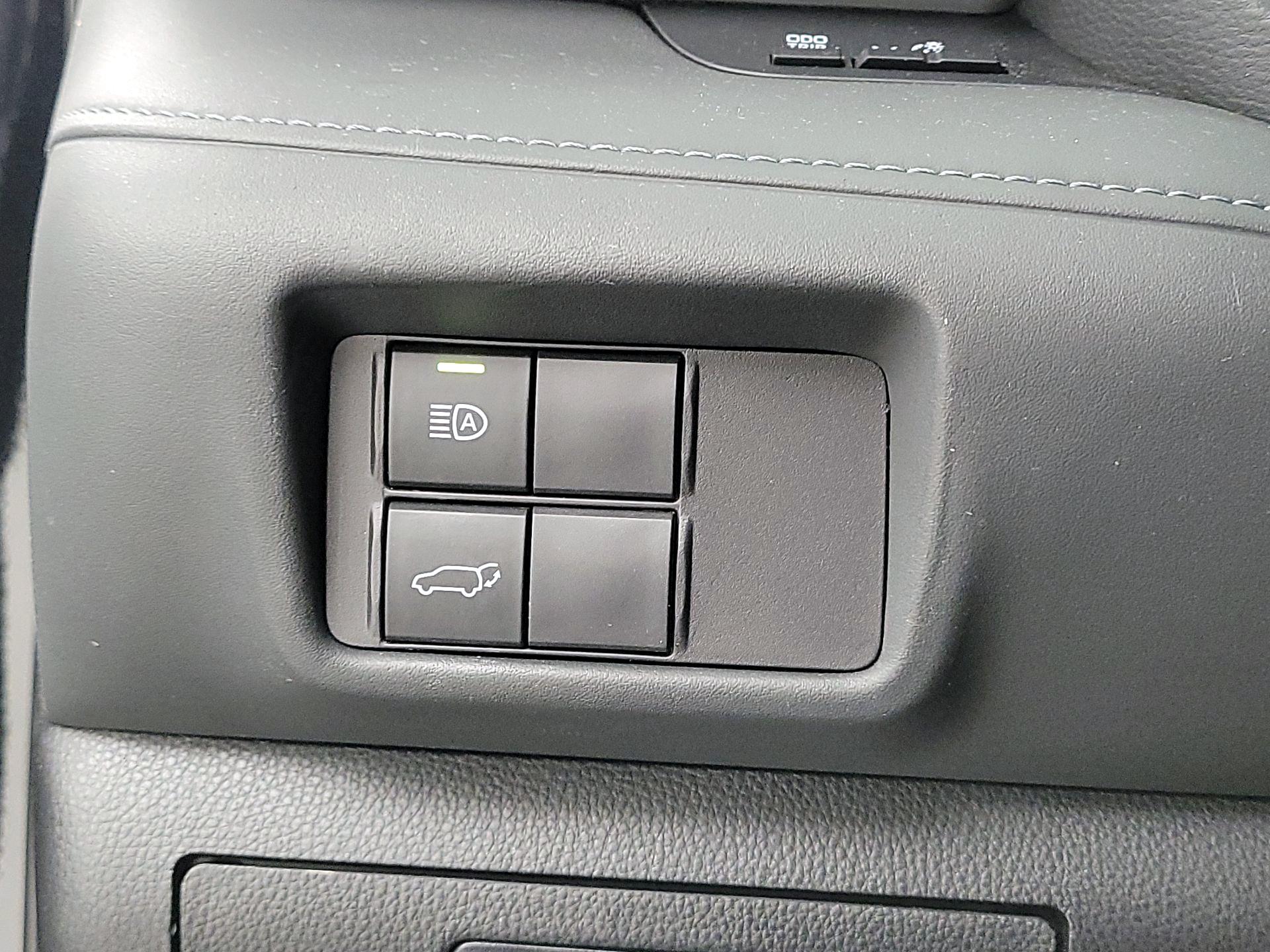 Thumbnail: 2023 Toyota Highlander - 13