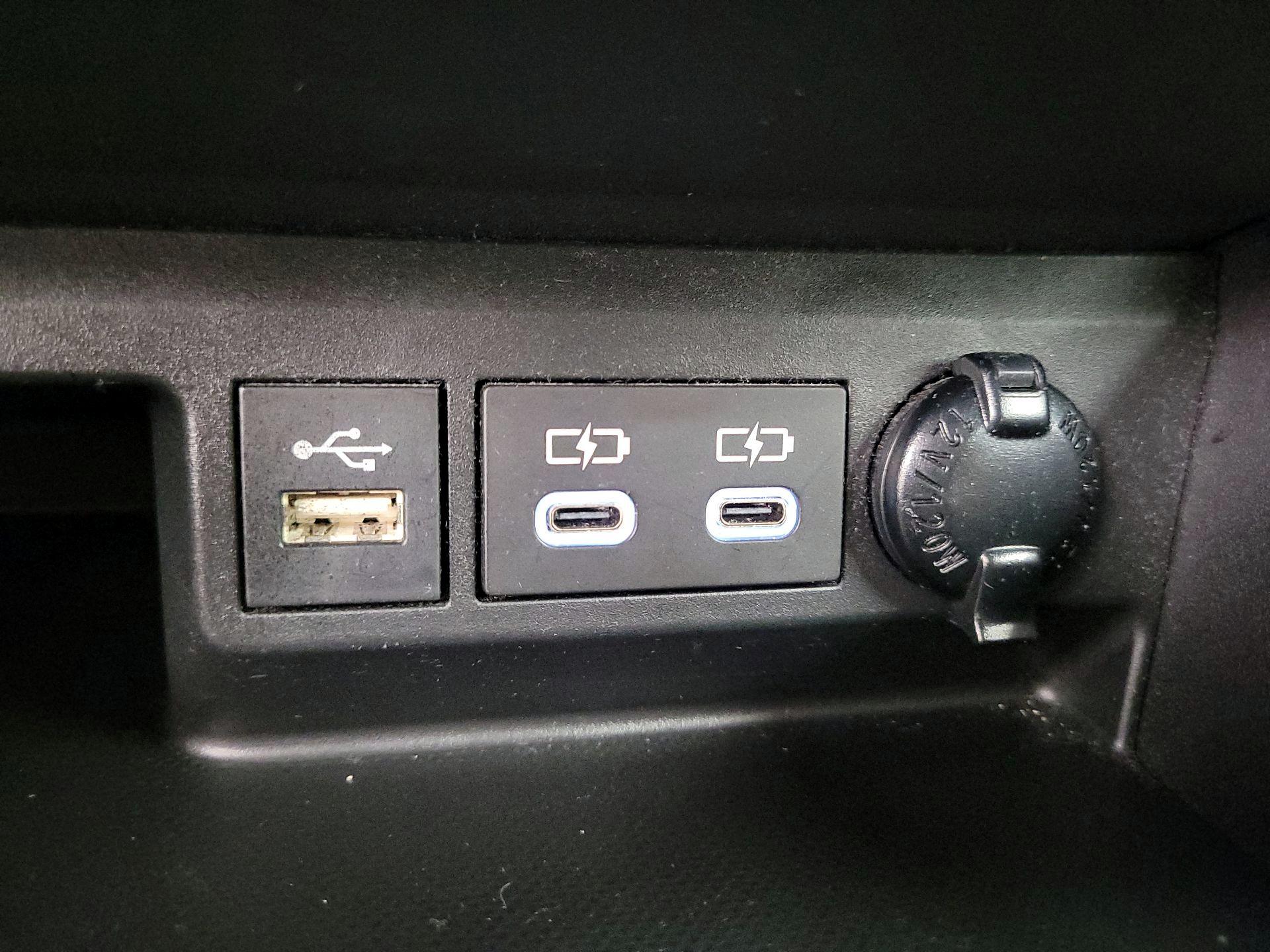 Thumbnail: 2023 Toyota Highlander - 18