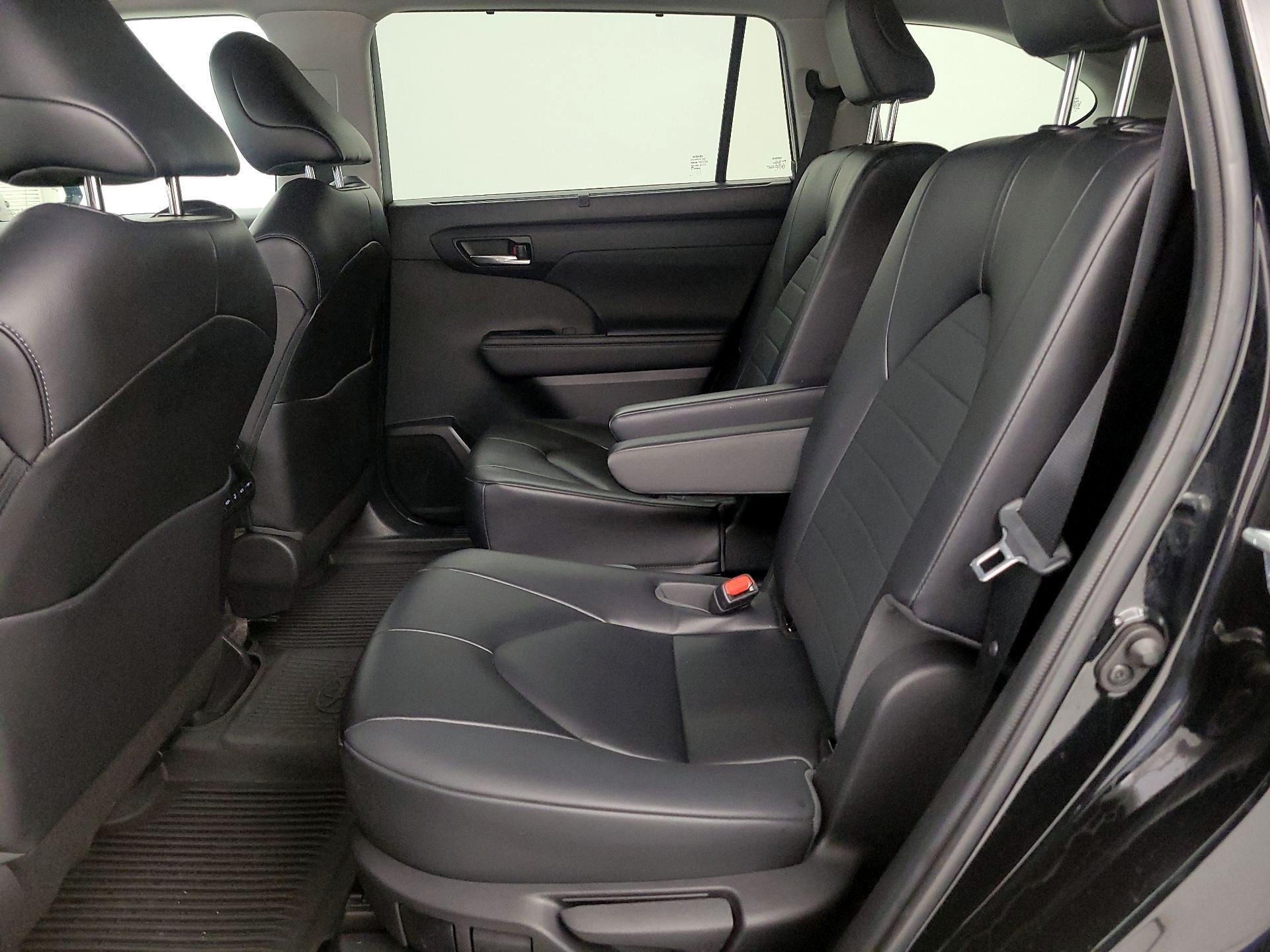 Thumbnail: 2023 Toyota Highlander - 20