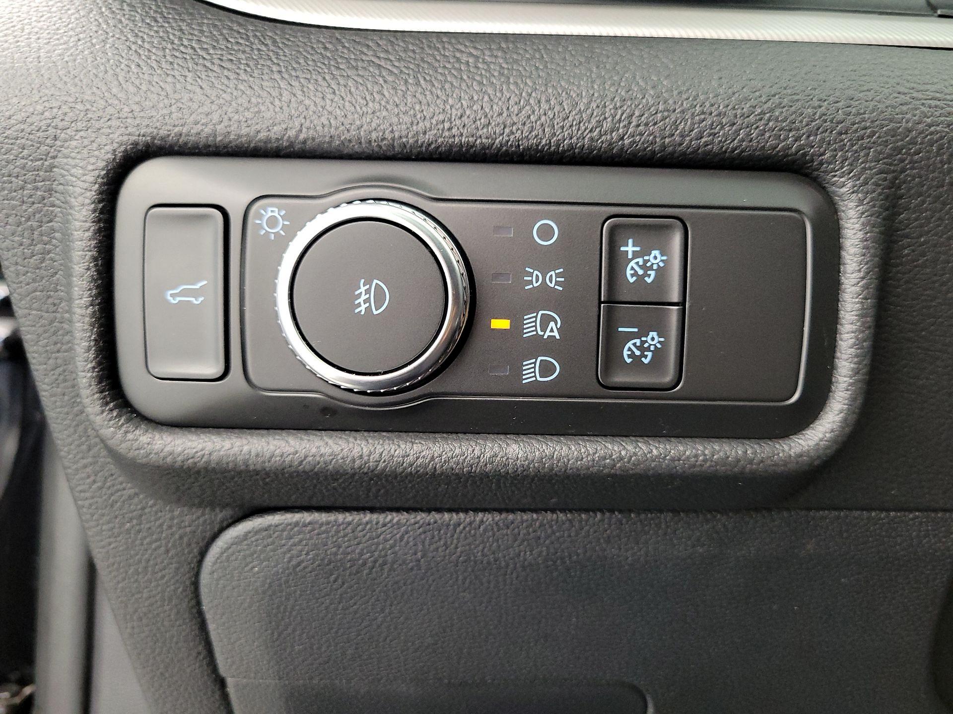 Thumbnail: 2020 Ford Explorer - 13