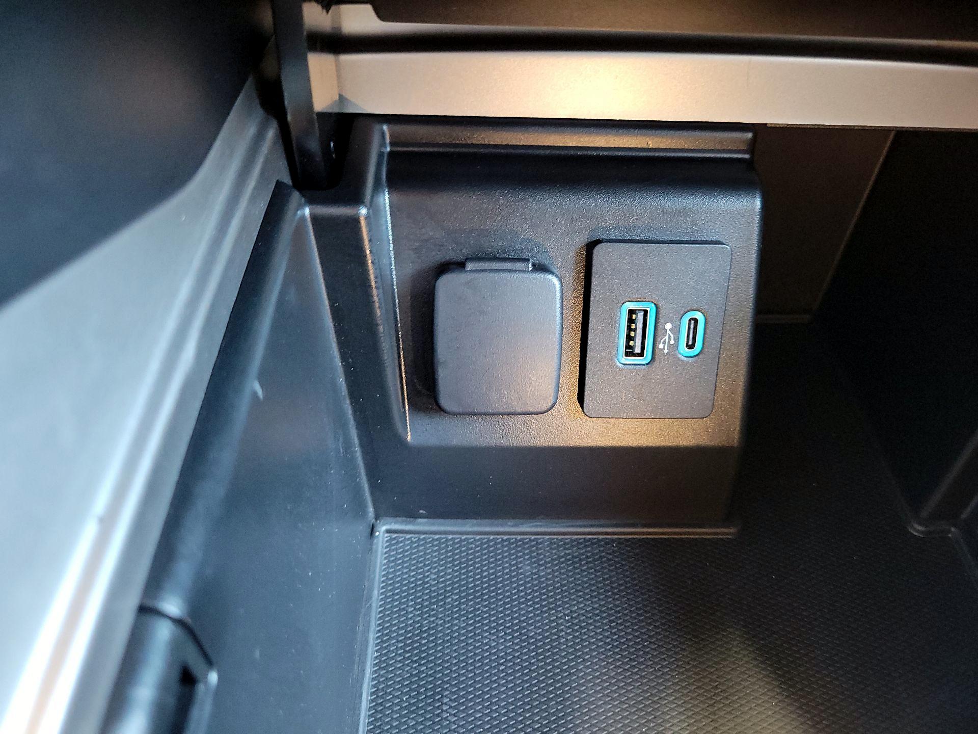 Thumbnail: 2020 Ford Explorer - 17