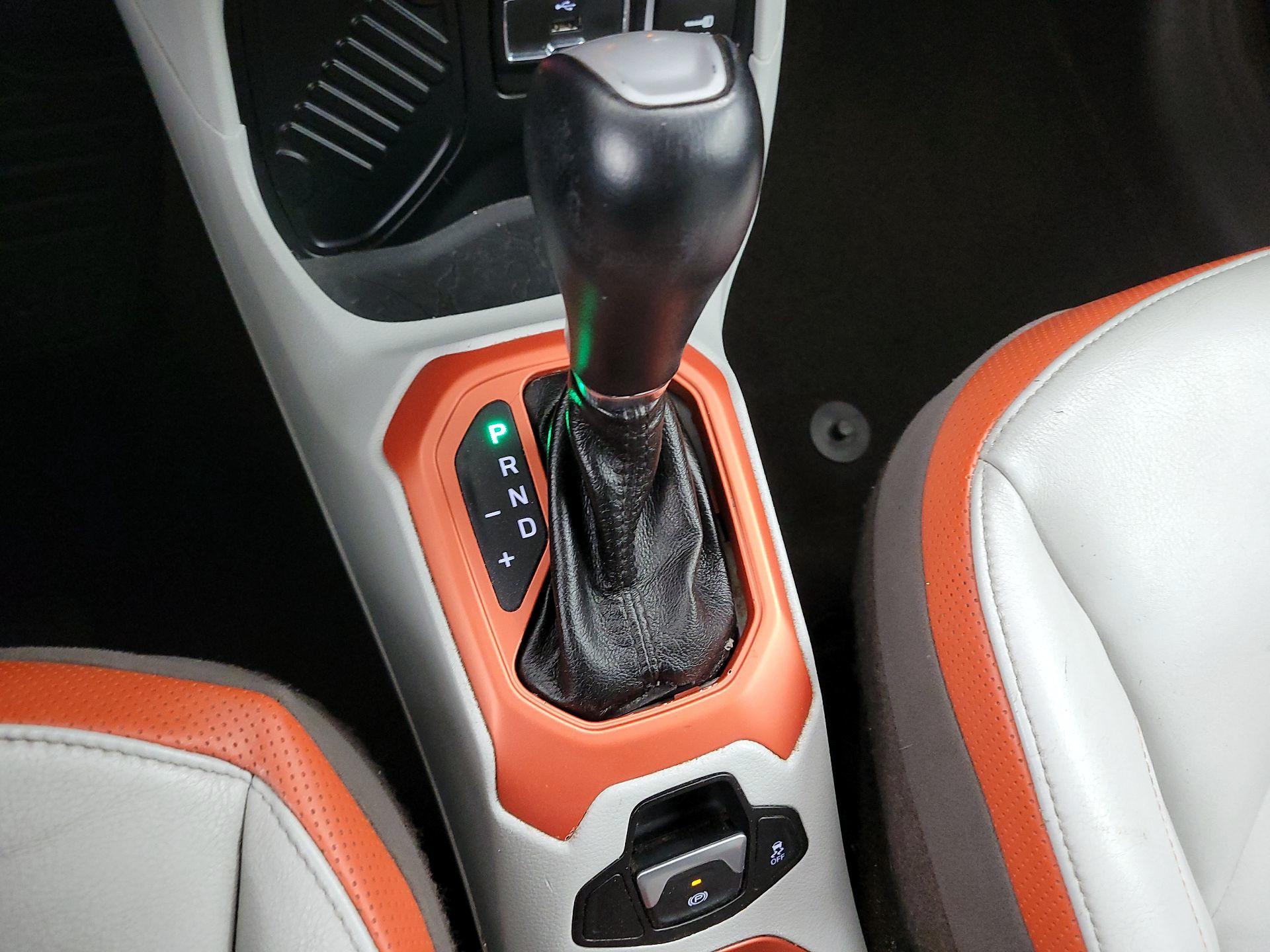 Thumbnail: 2015 Jeep Renegade - 17