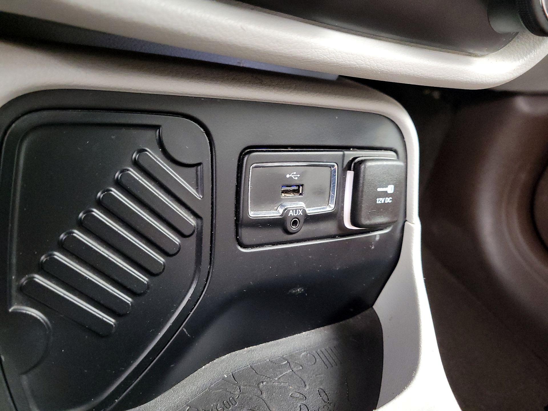 Thumbnail: 2015 Jeep Renegade - 18