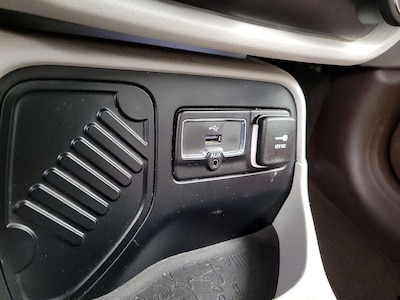 USB/AUX Ports
