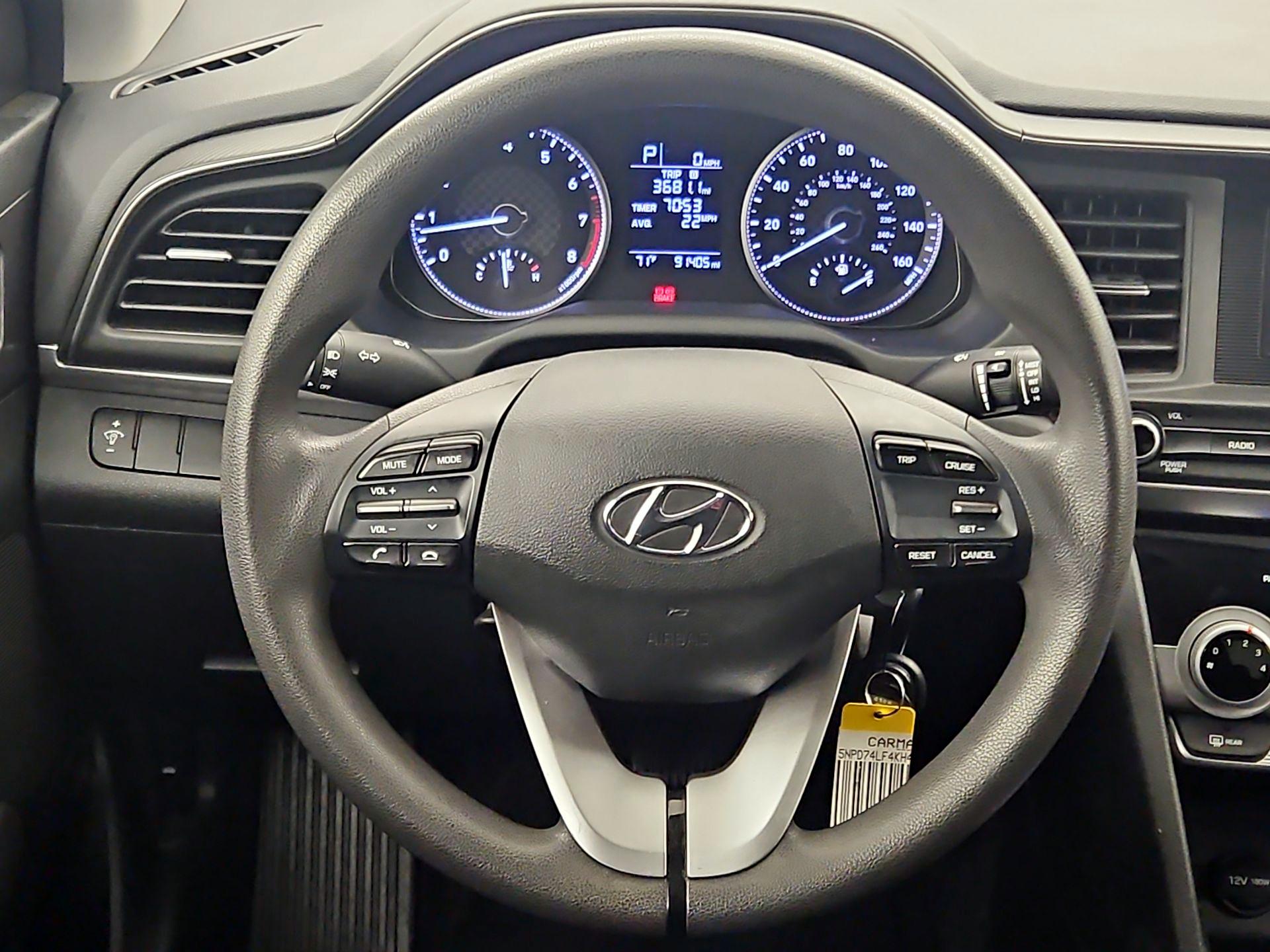 Thumbnail: 2019 Hyundai Elantra - 10