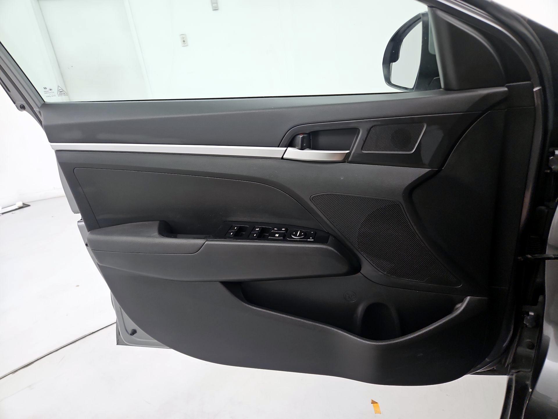 Thumbnail: 2019 Hyundai Elantra - 12