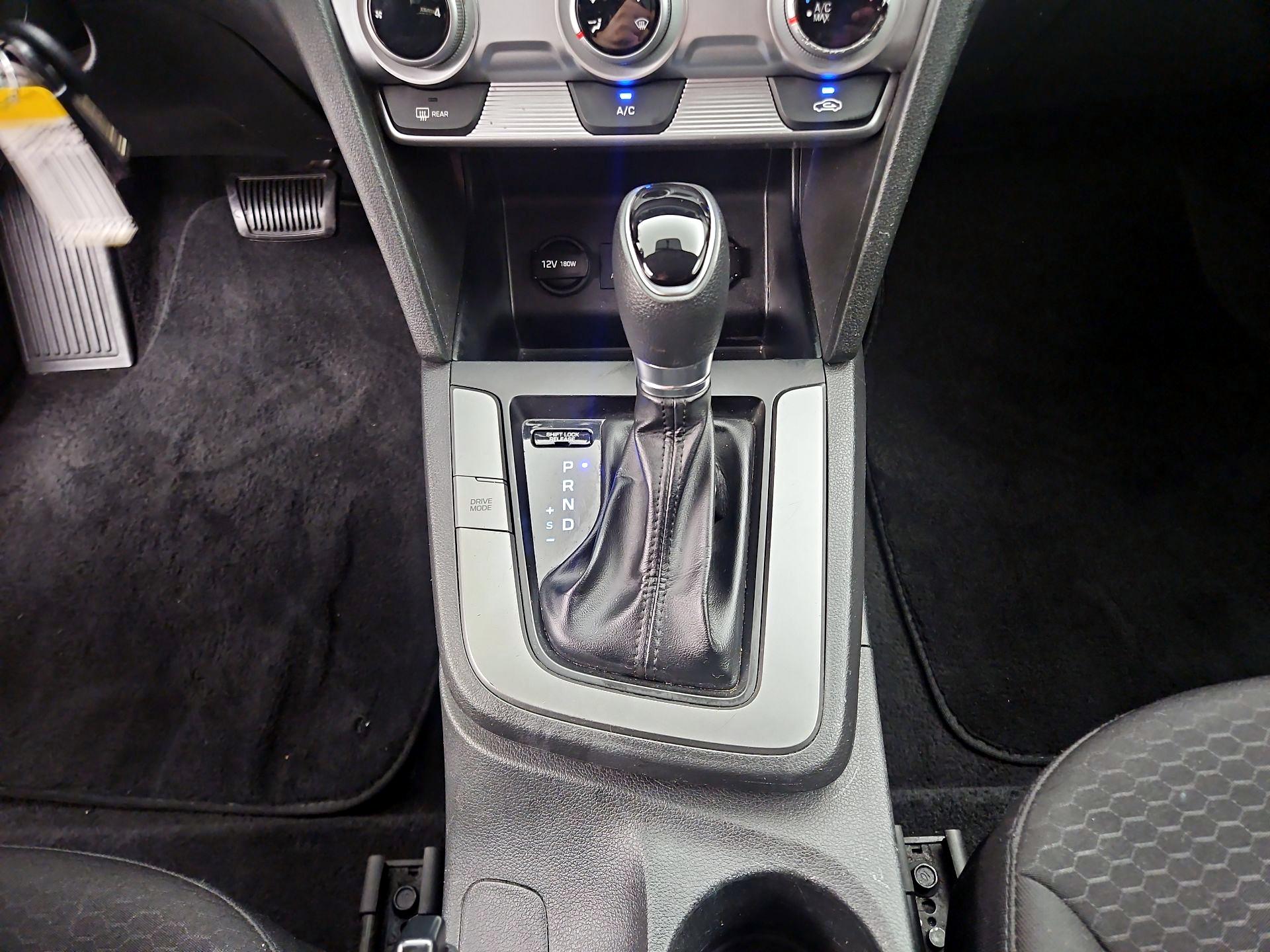 Thumbnail: 2019 Hyundai Elantra - 17