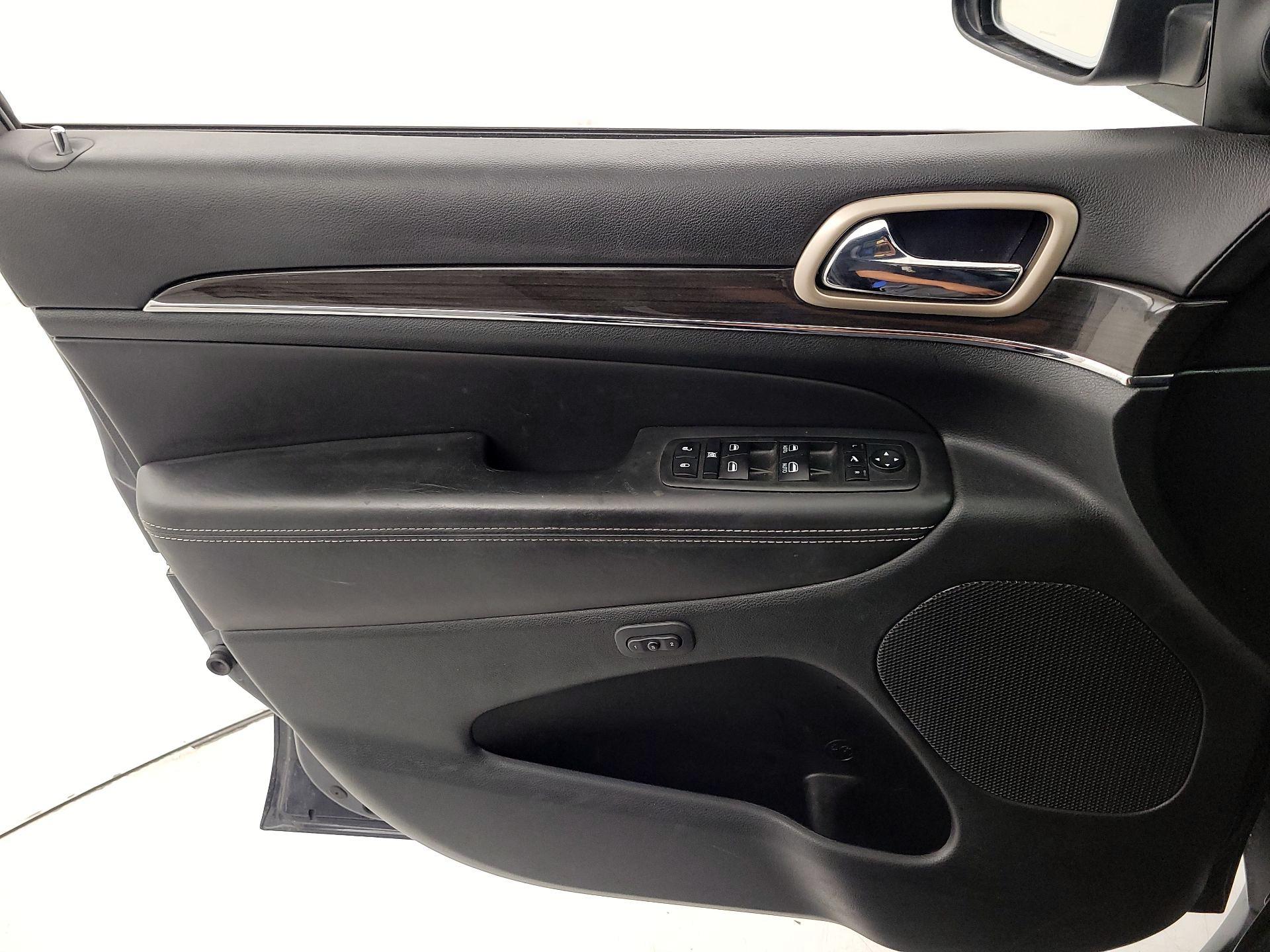 Thumbnail: 2015 Jeep Grand Cherokee - 12