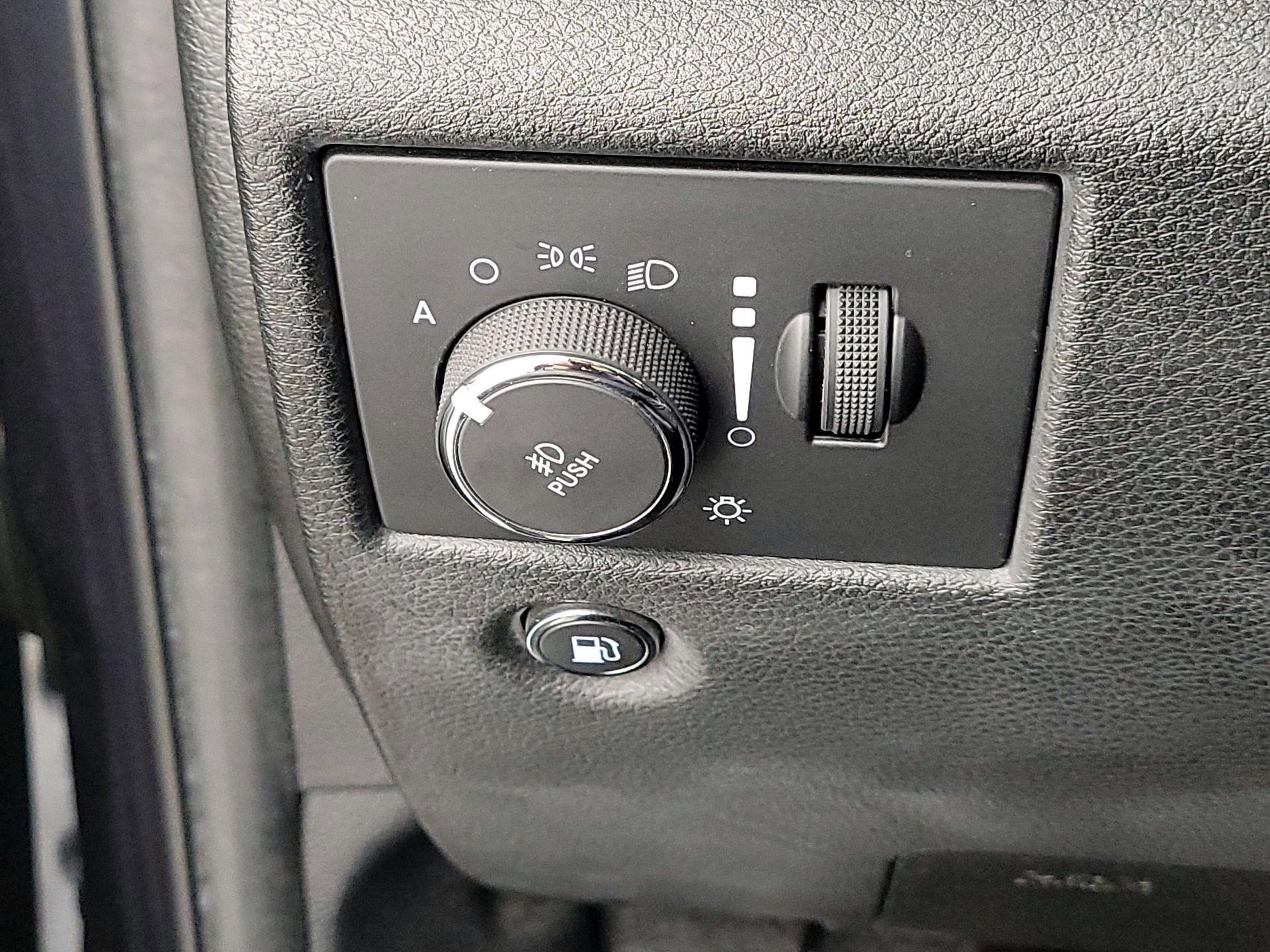 Thumbnail: 2015 Jeep Grand Cherokee - 13