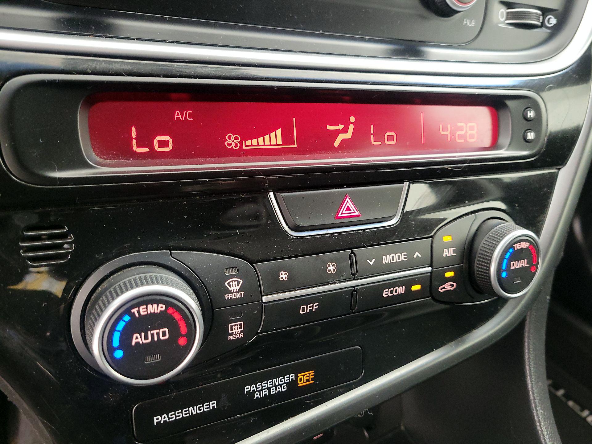 Thumbnail: 2015 Kia Optima - 16