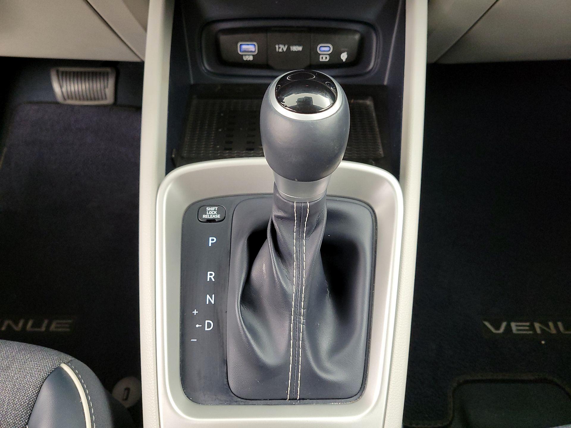 Thumbnail: 2023 Hyundai Venue - 15