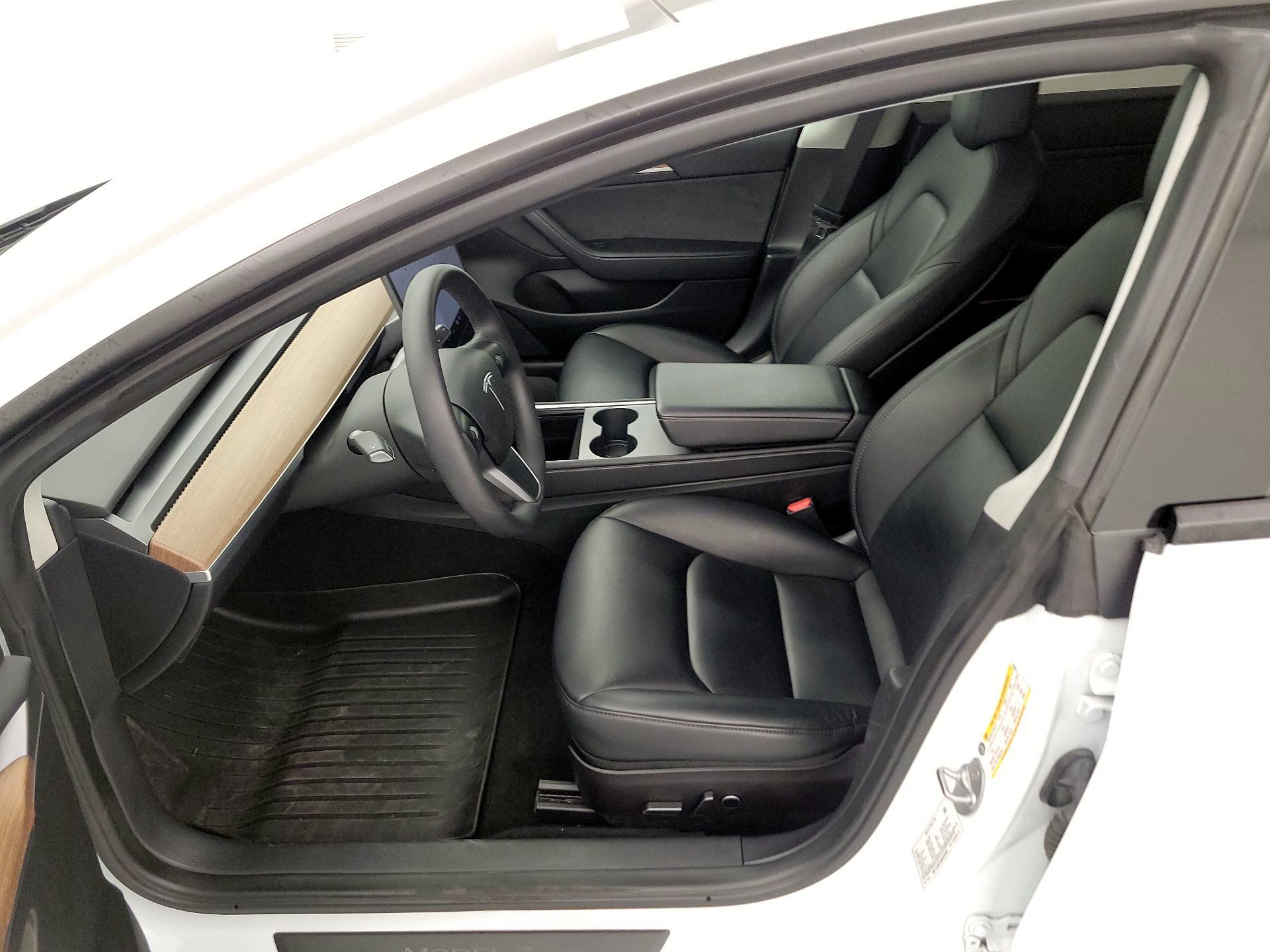 Thumbnail: 2022 Tesla Model 3 - 11