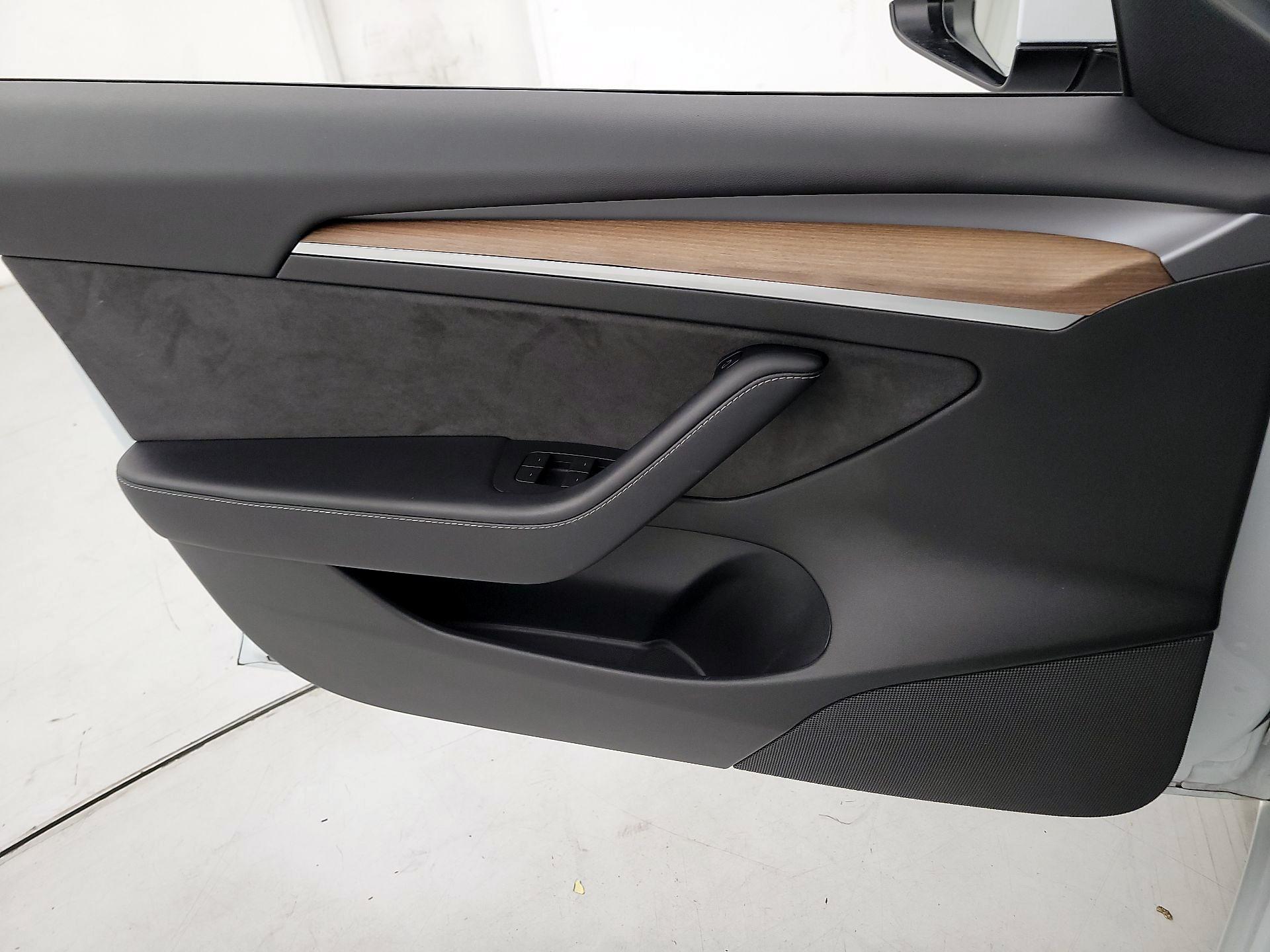 Thumbnail: 2022 Tesla Model 3 - 12