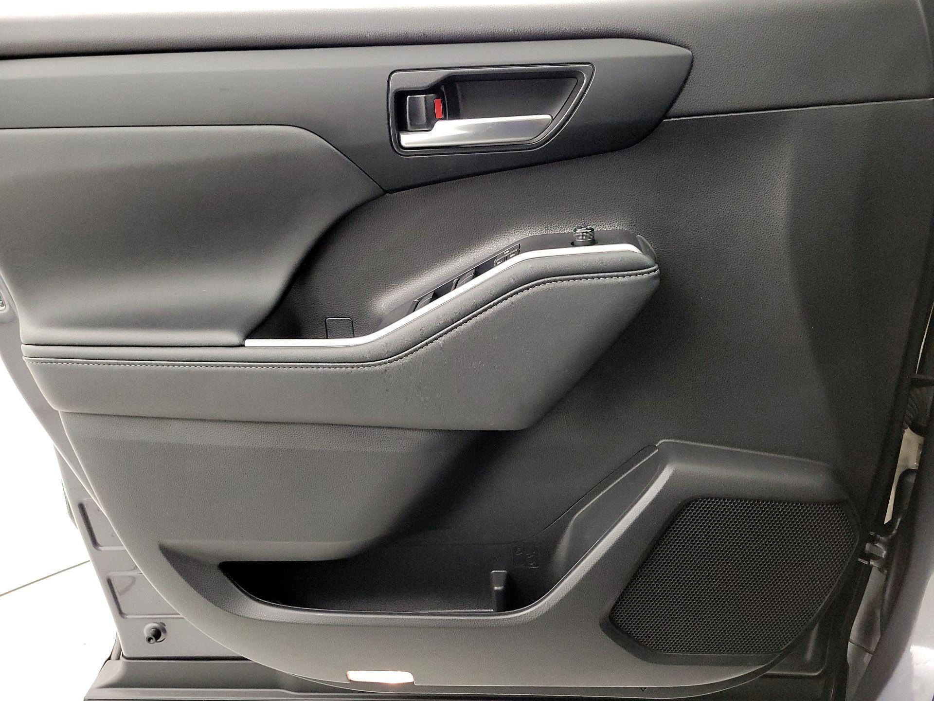 Thumbnail: 2024 Toyota Highlander - 12