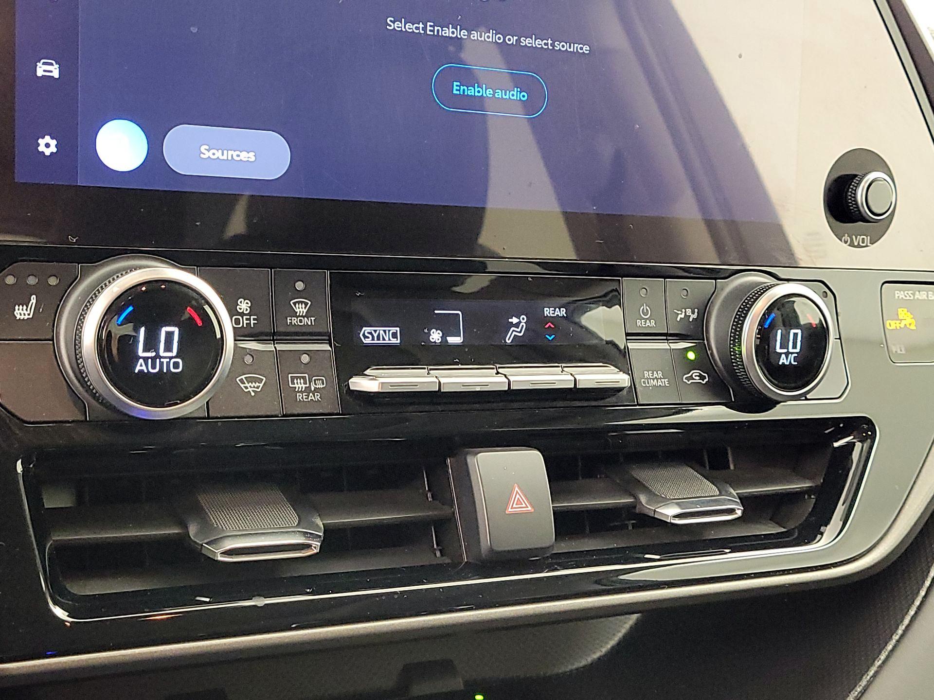 Thumbnail: 2024 Toyota Highlander - 16