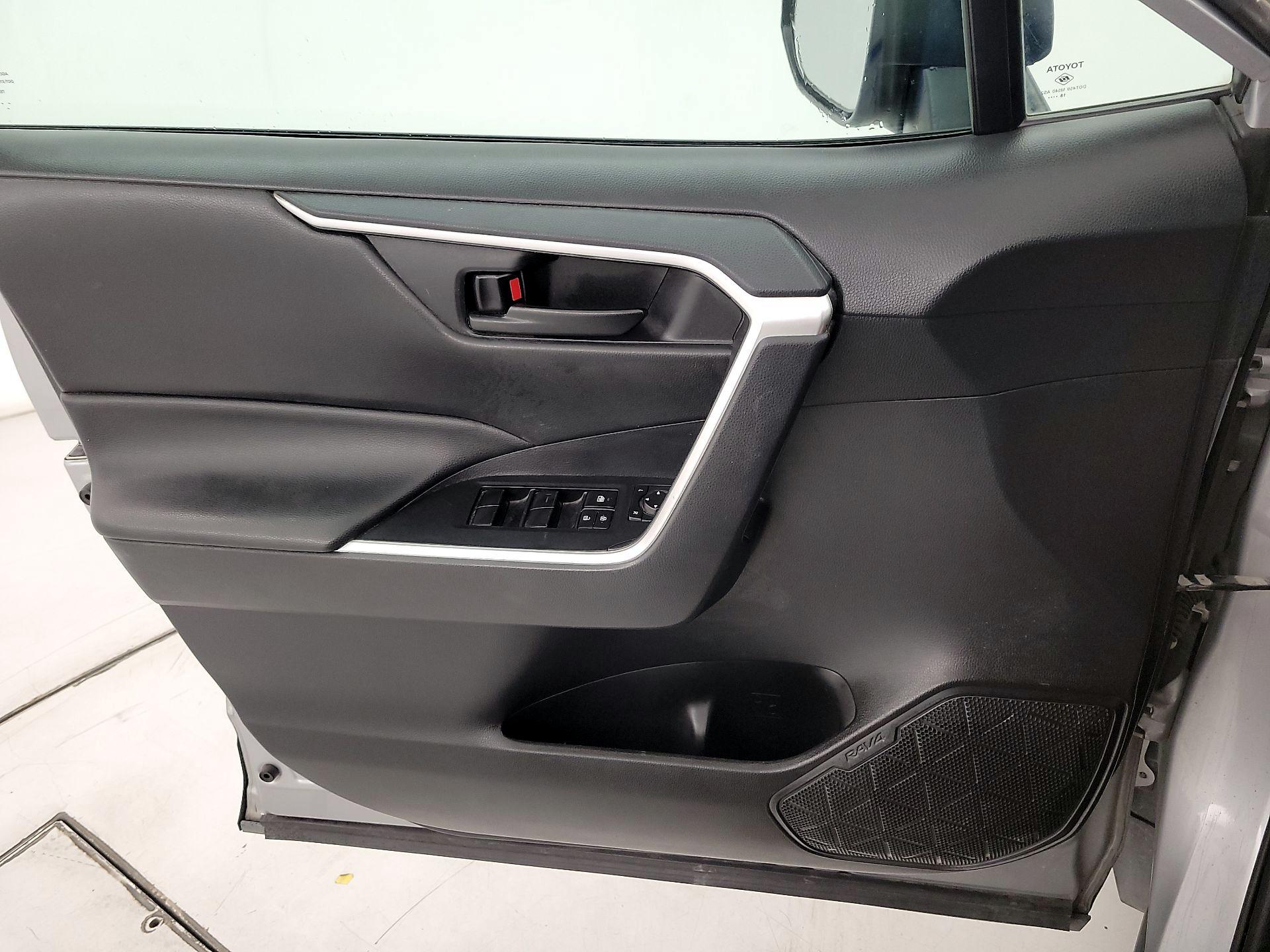 Thumbnail: 2019 Toyota RAV4 - 12