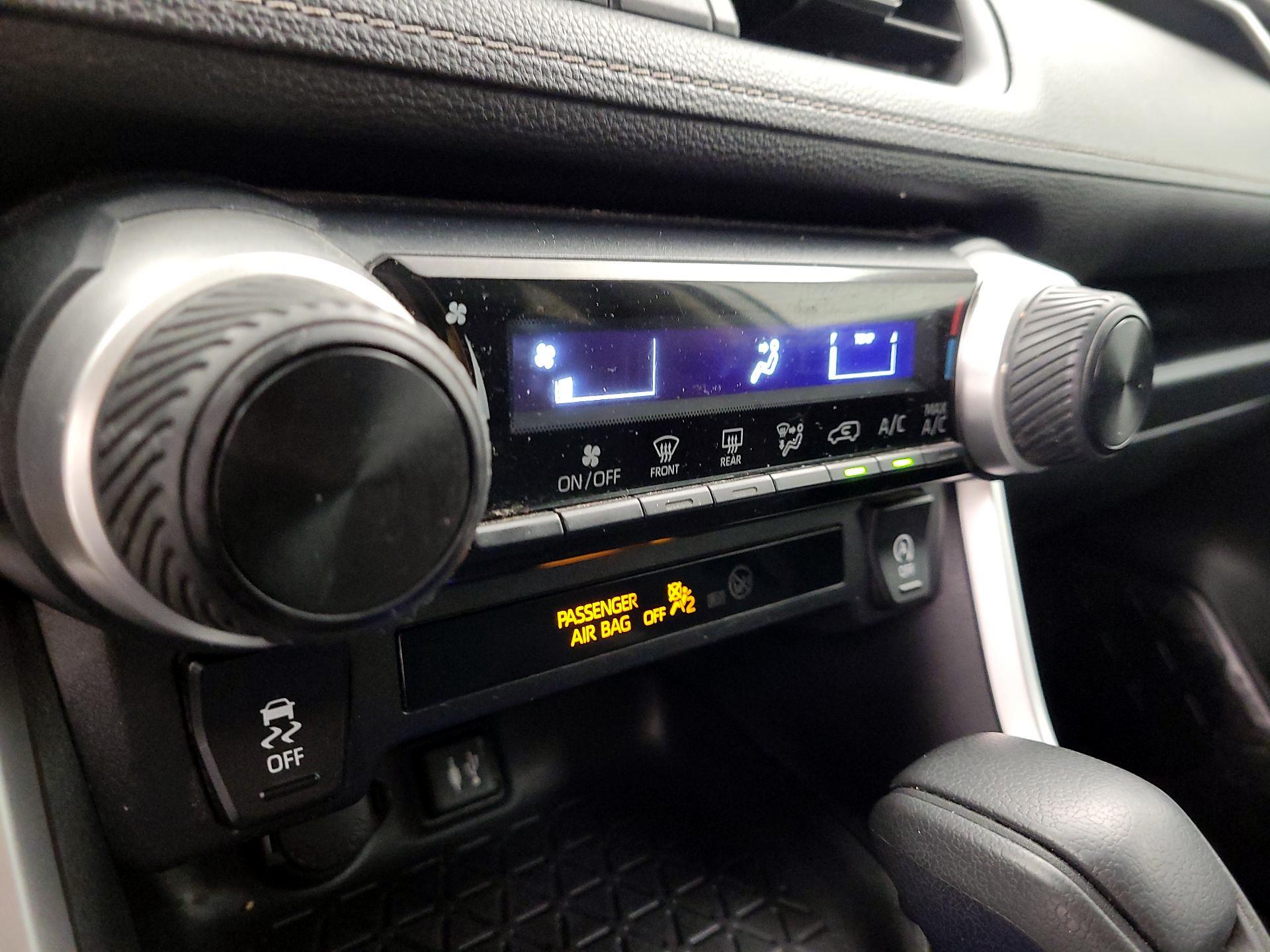 Thumbnail: 2019 Toyota RAV4 - 16