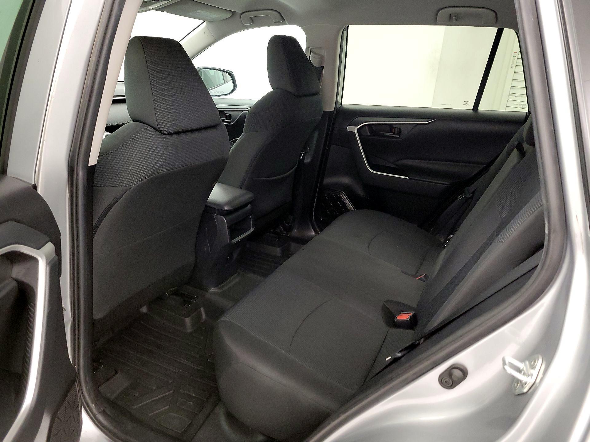 Thumbnail: 2019 Toyota RAV4 - 19